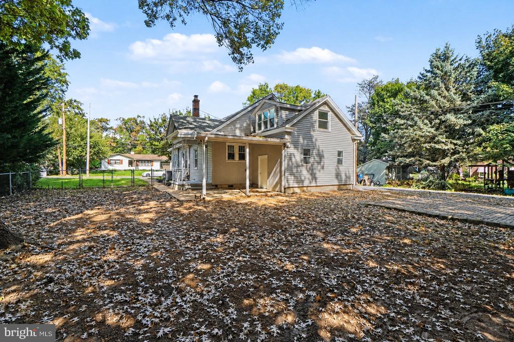 1220 WOODLAND STREET