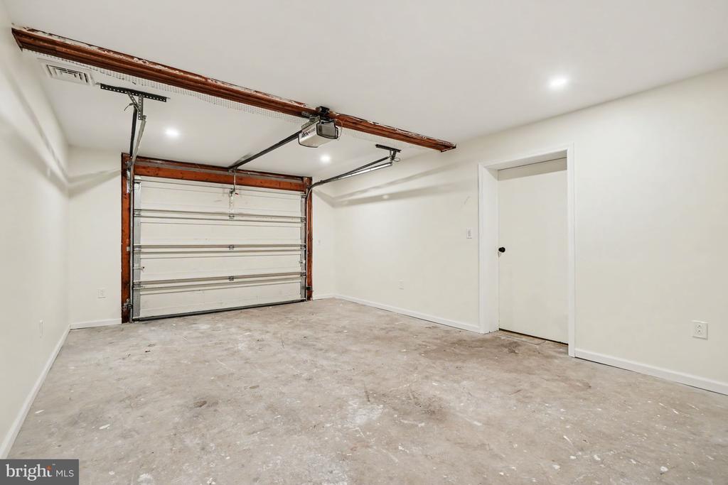 1643 PARKWAY DRIVE