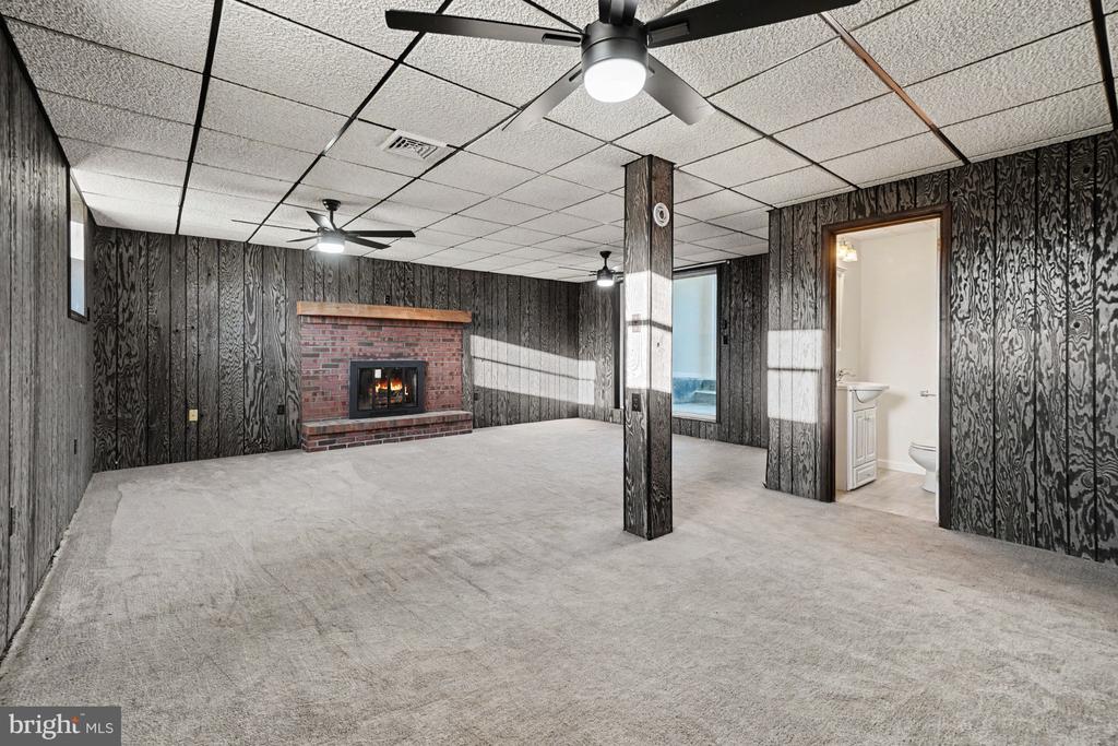 1643 PARKWAY DRIVE