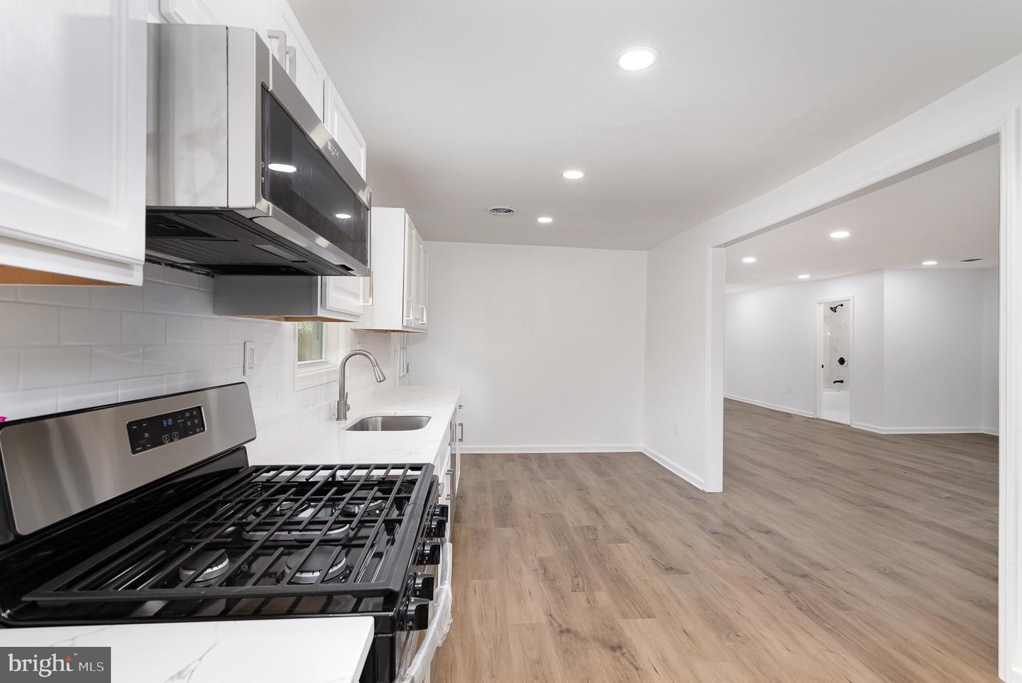 1767 Hilton Ave