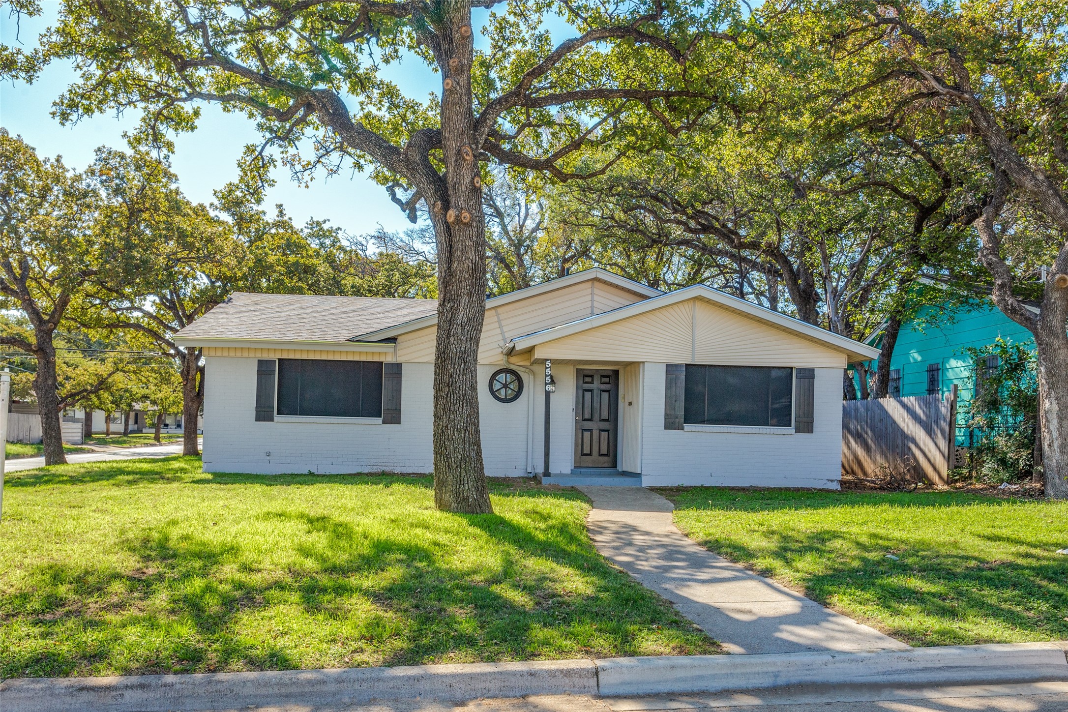 5556 Macarthur Drive