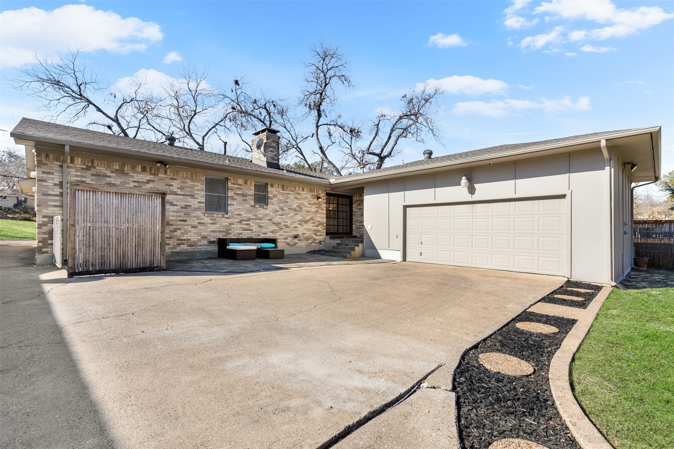 2804 Ripplewood Drive