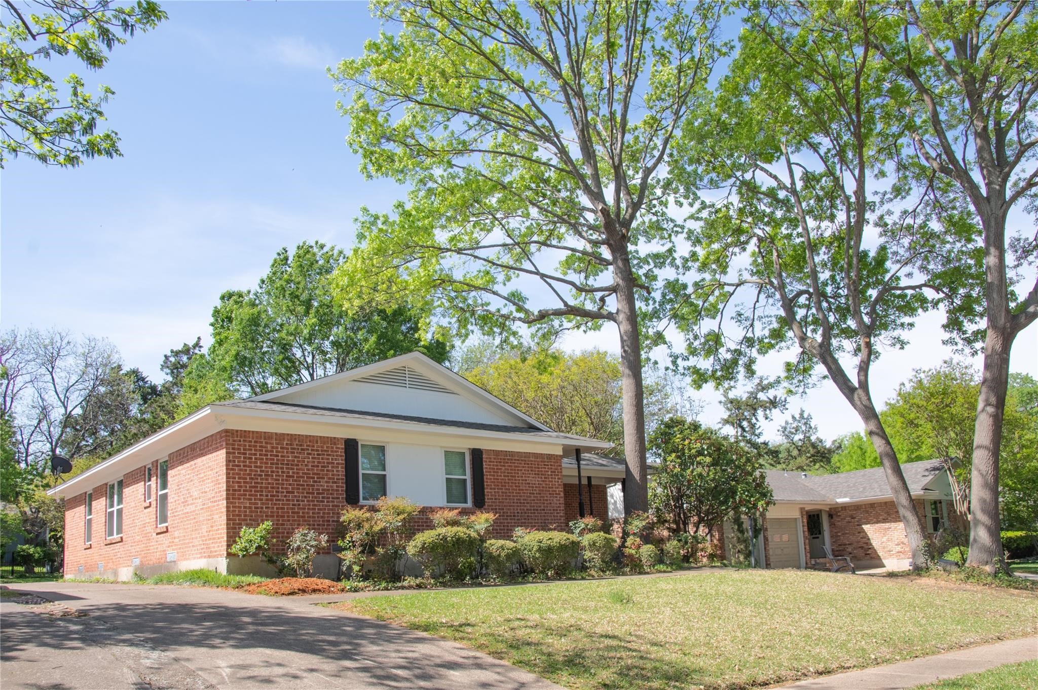 2723 Ripplewood Drive