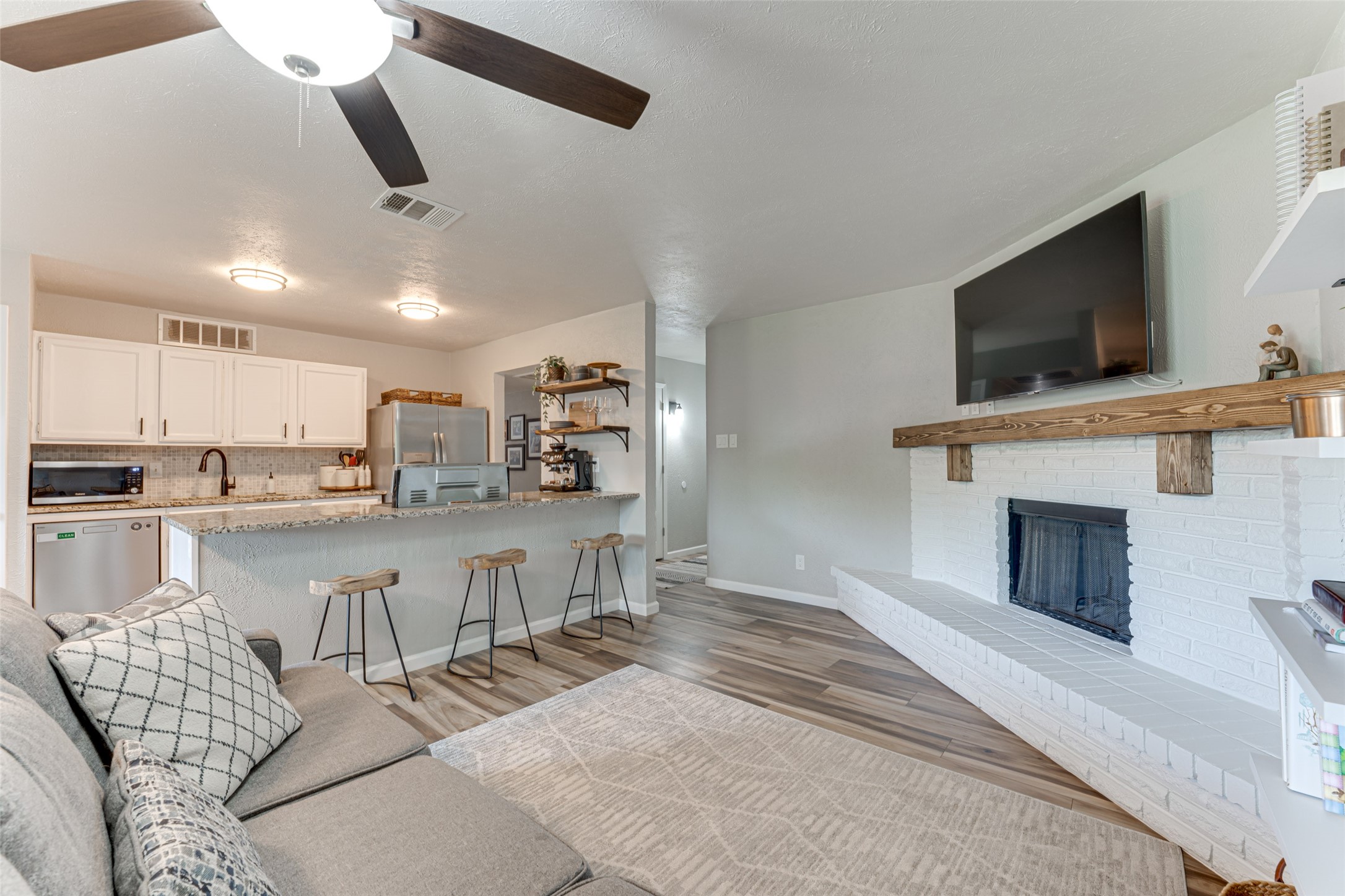6117 Magnolia Lane