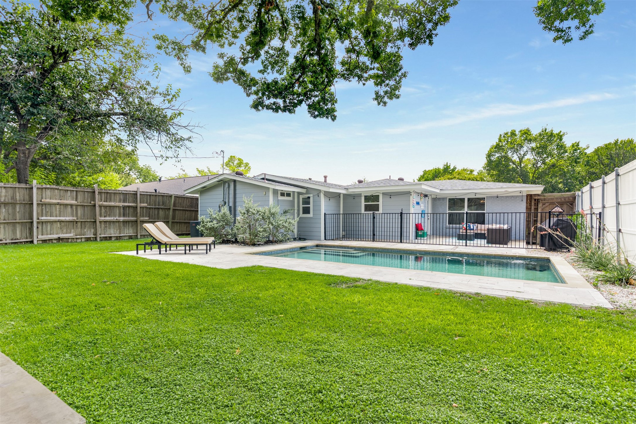2633 Materhorn Drive