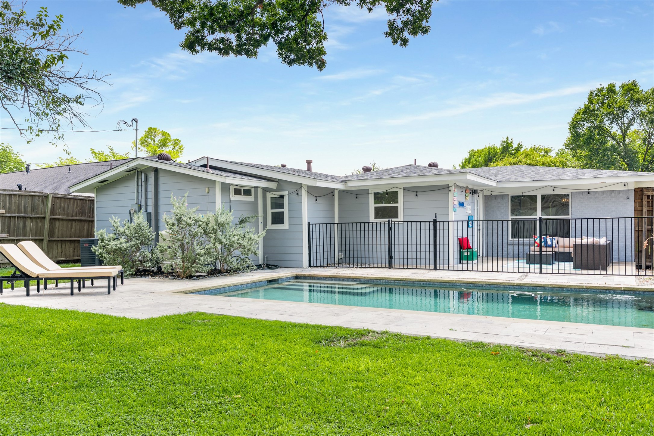 2633 Materhorn Drive