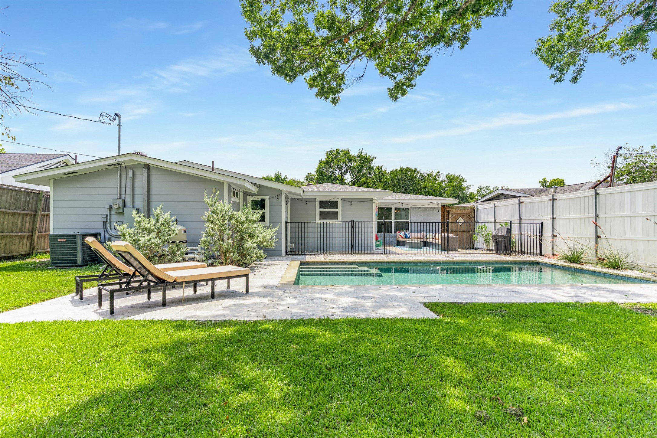 2633 Materhorn Drive