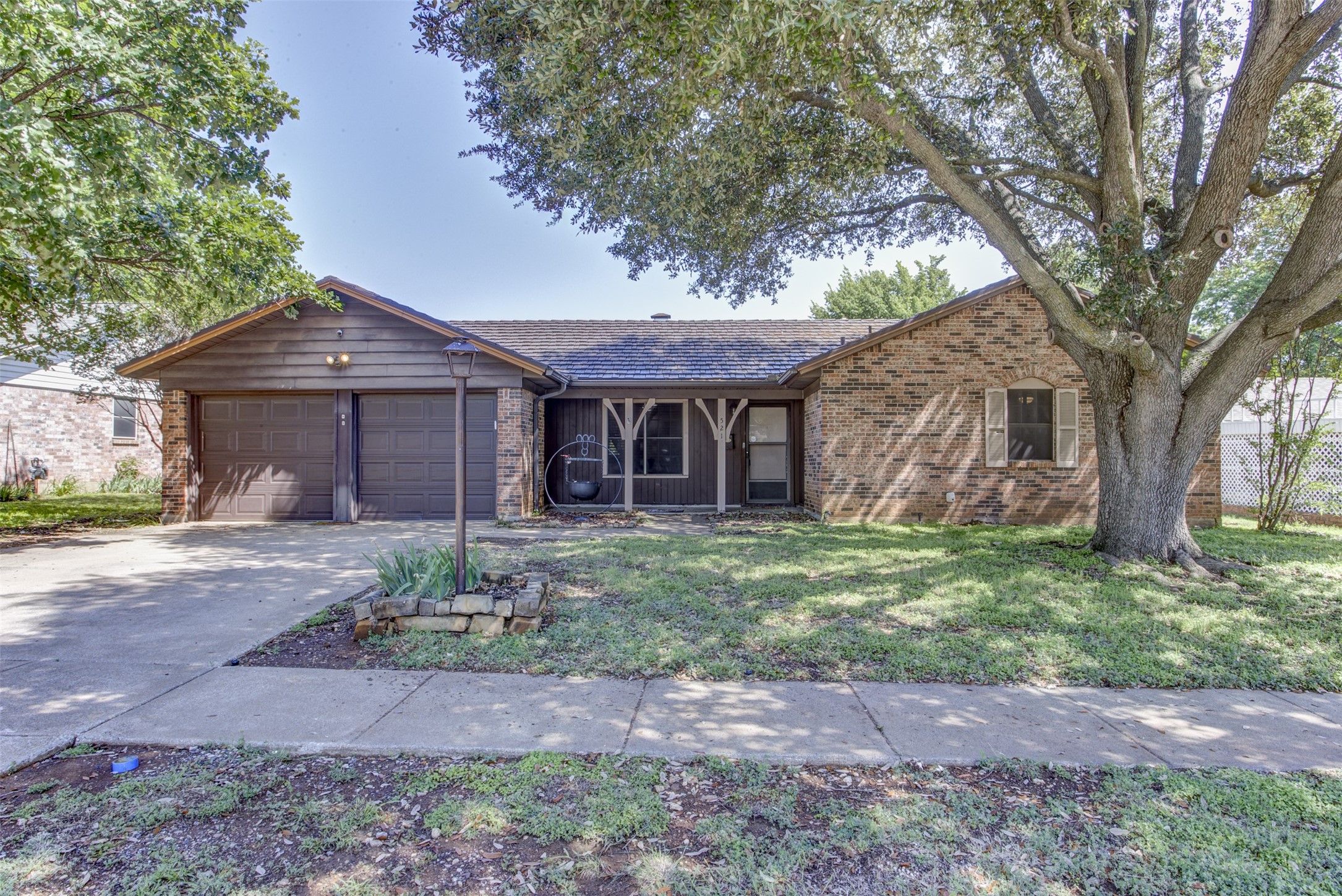 521 E Mustang Street