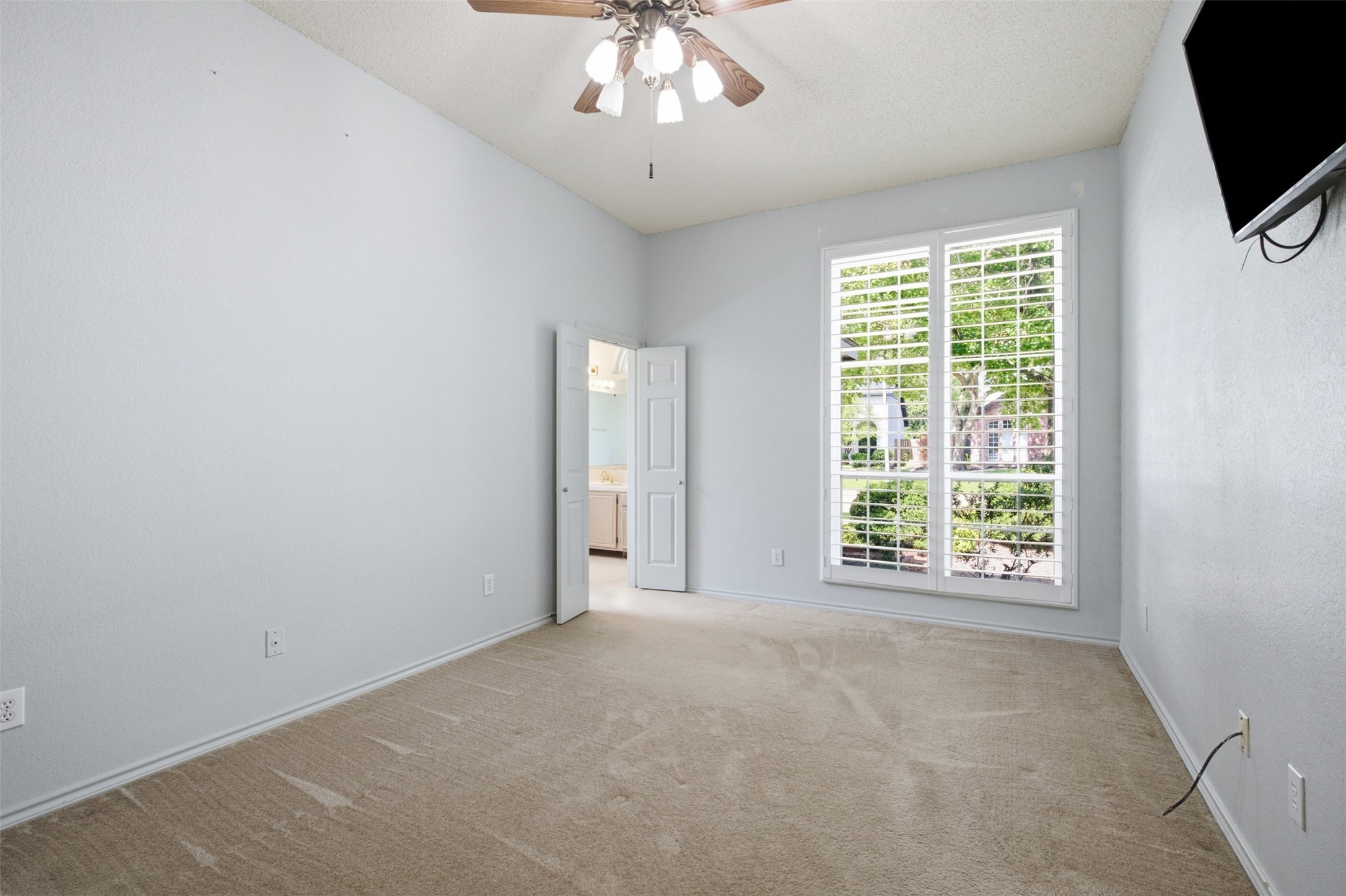 140 Woodcreek Drive