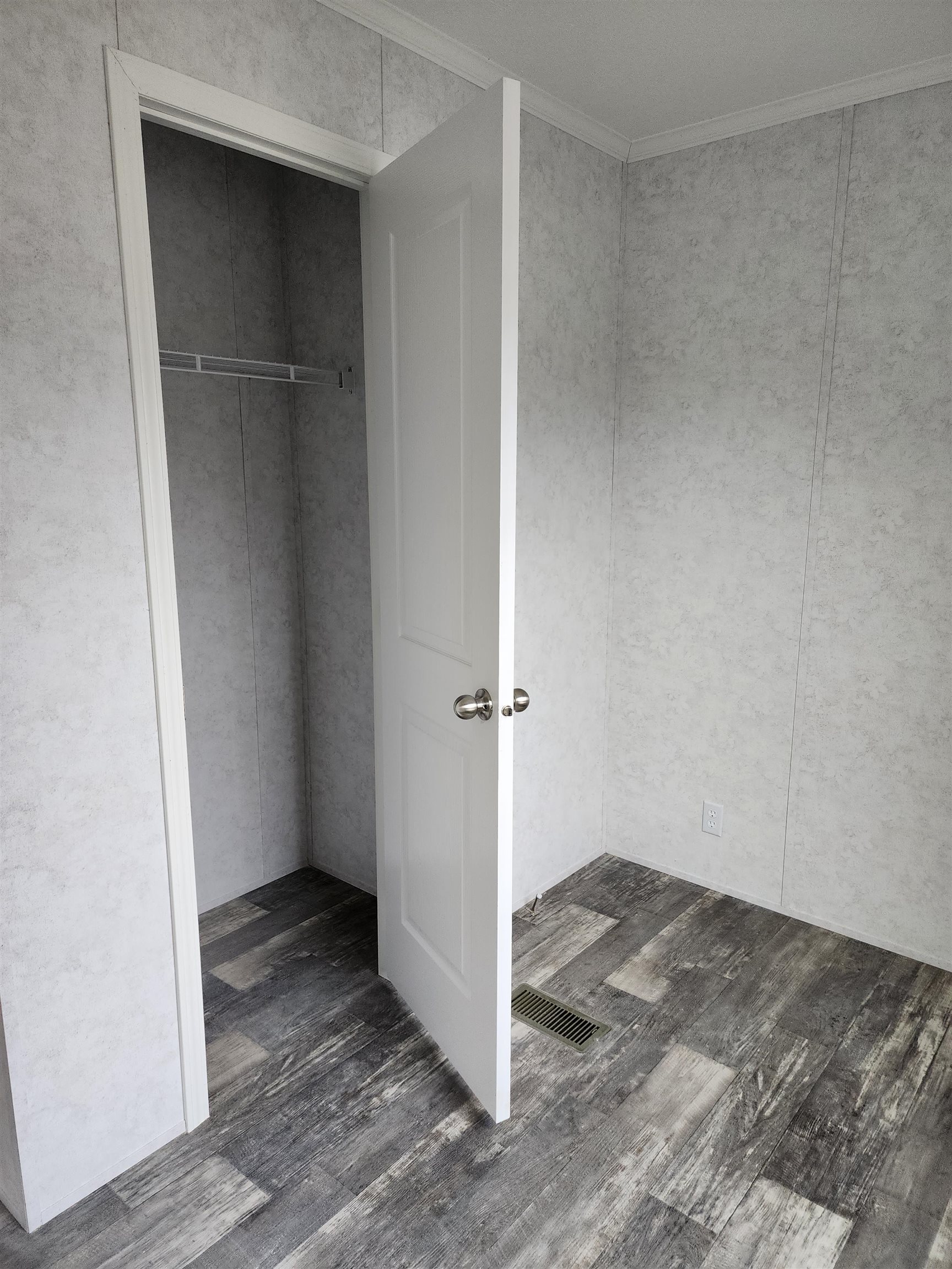 15 Elizabeth Drive Unit: 15