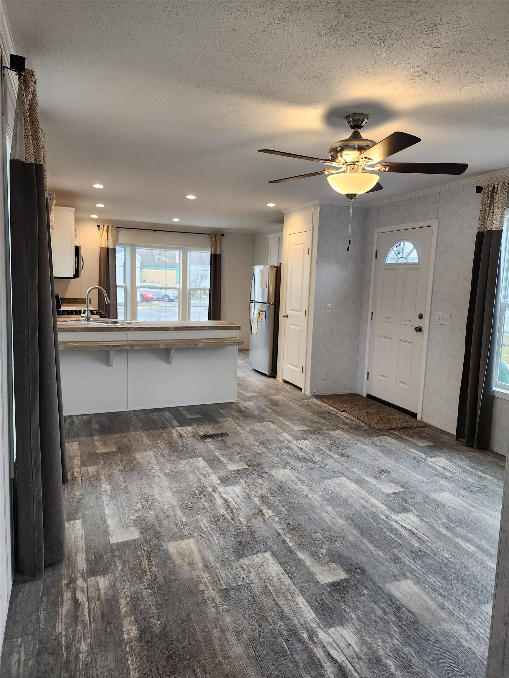 15 Elizabeth Drive Unit: 15