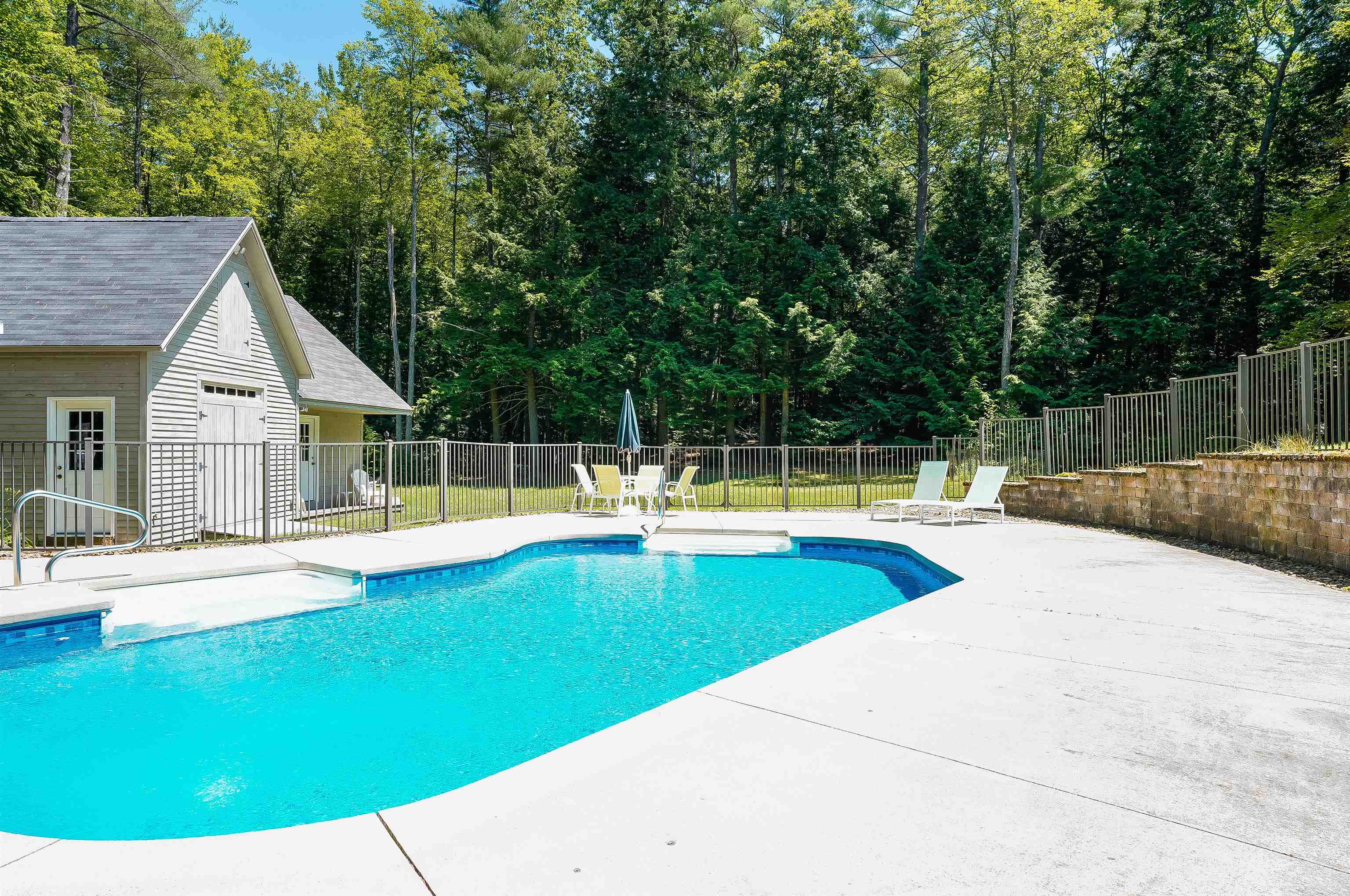 8 Essex Drive