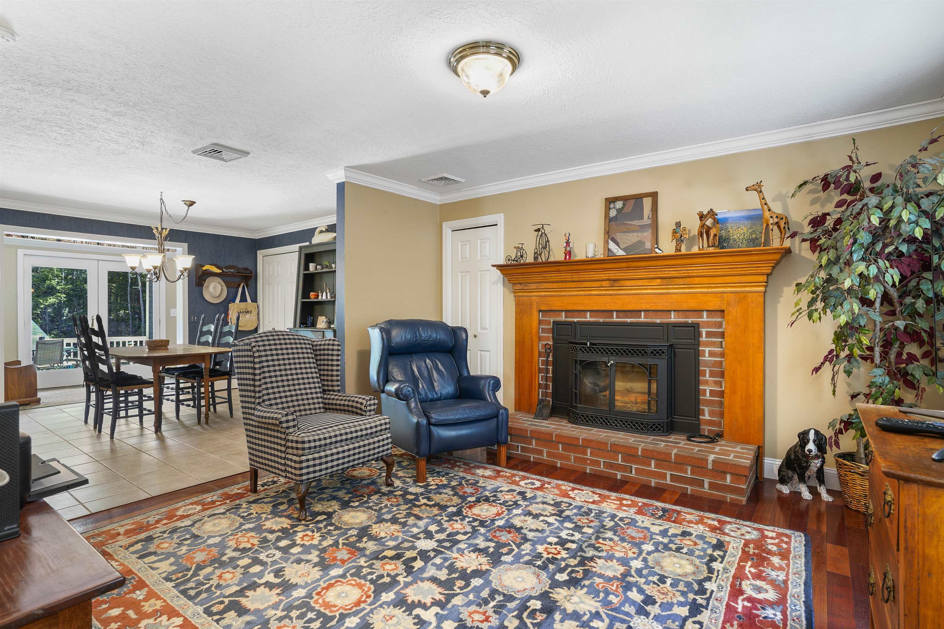 8 Essex Drive