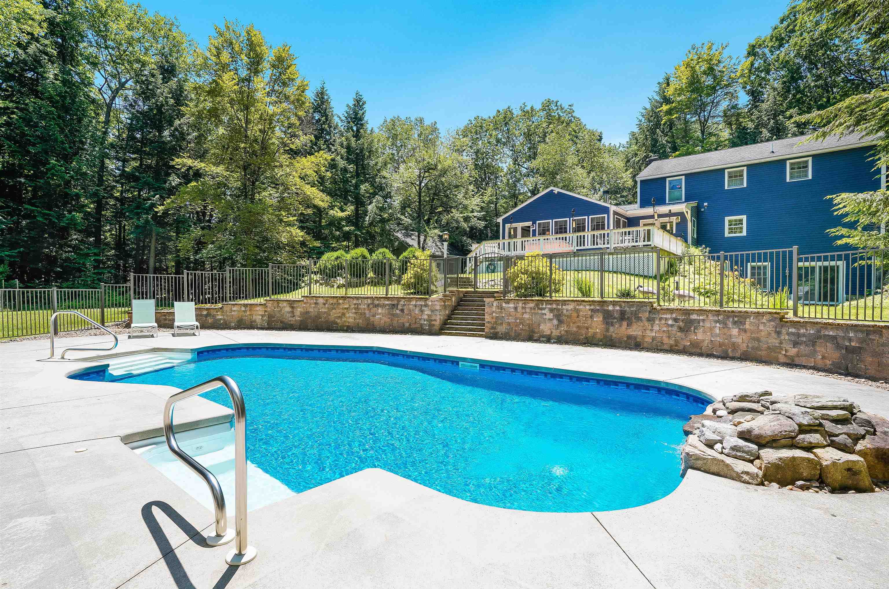 8 Essex Drive