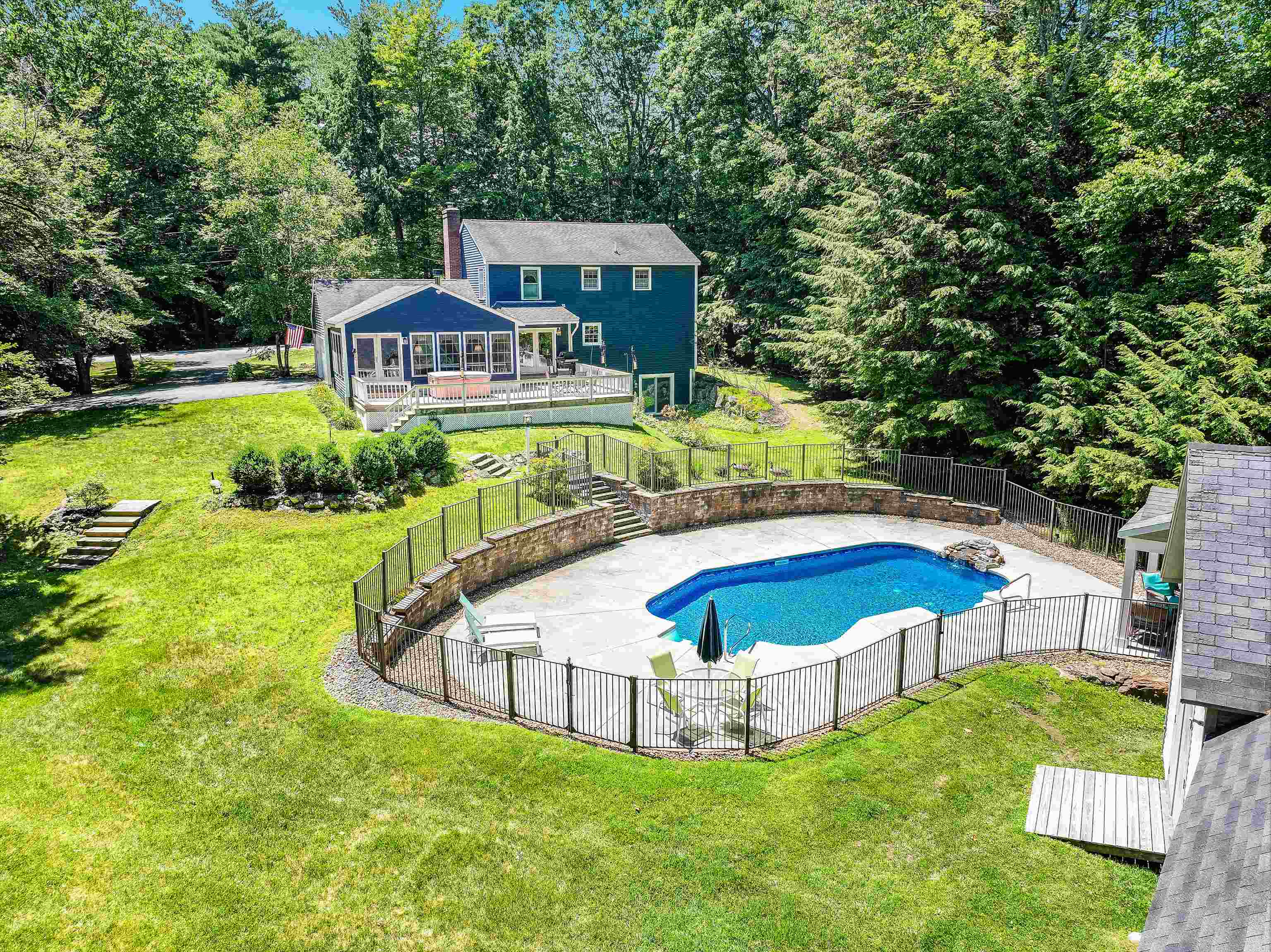 8 Essex Drive