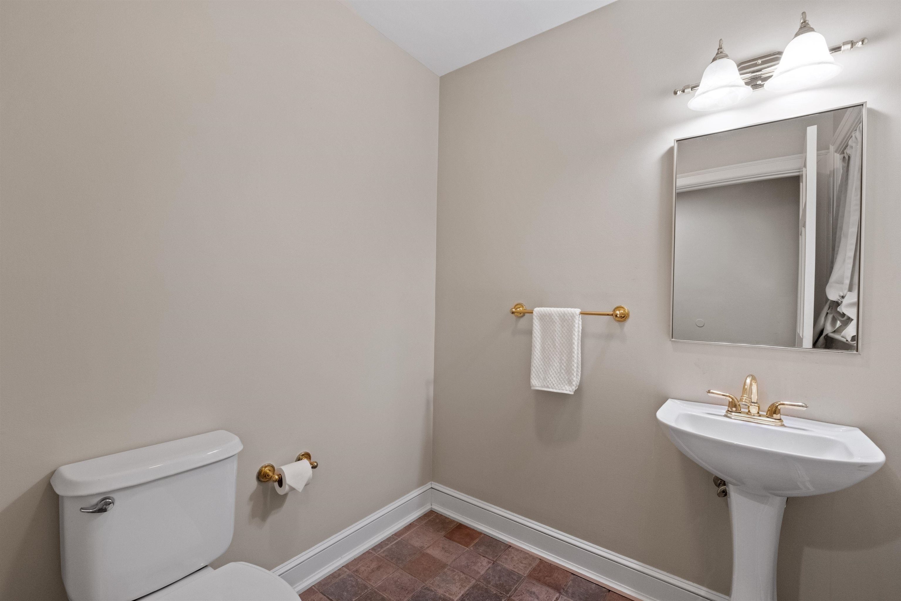211 Hedgerose Lane