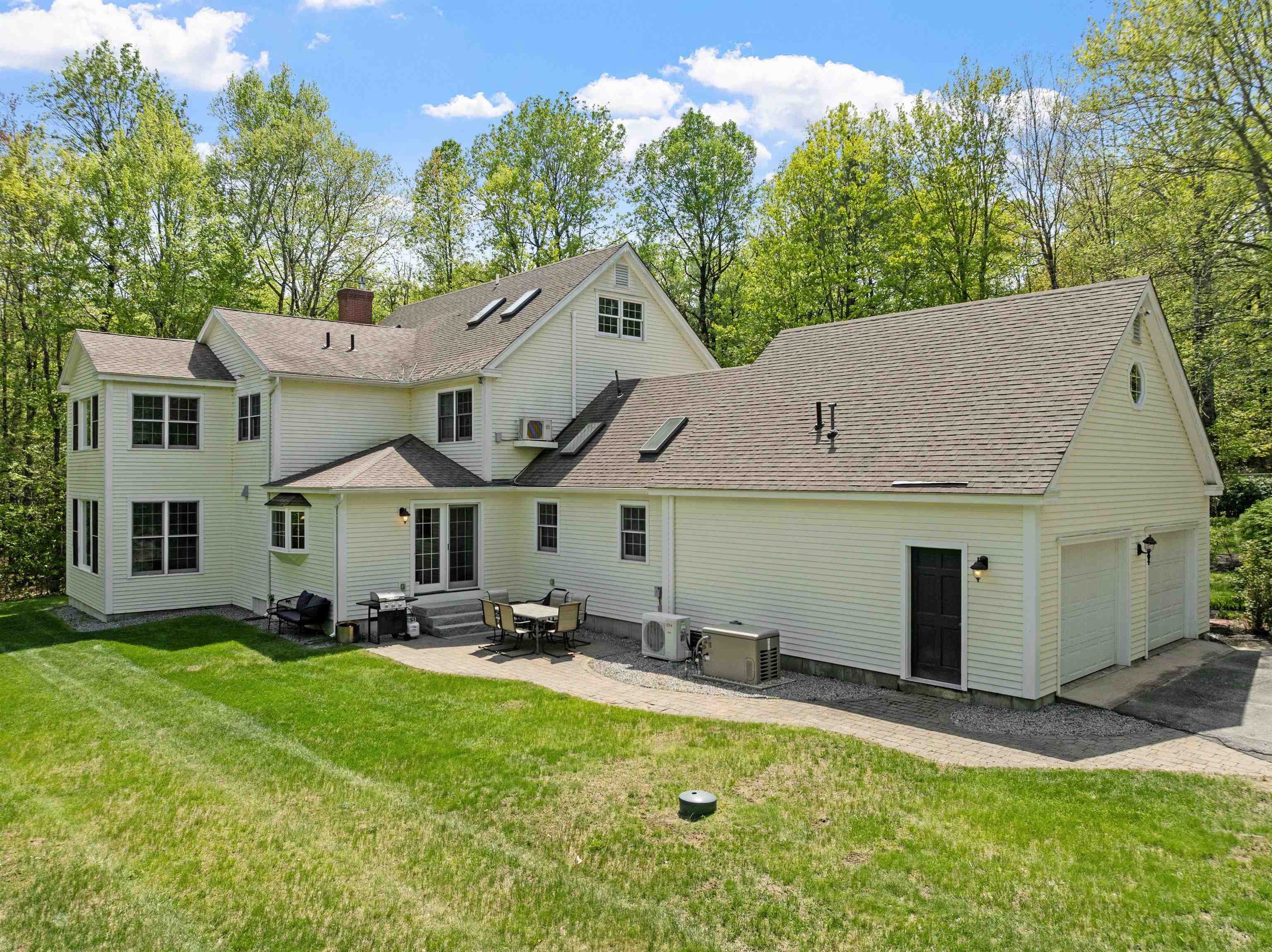 211 Hedgerose Lane