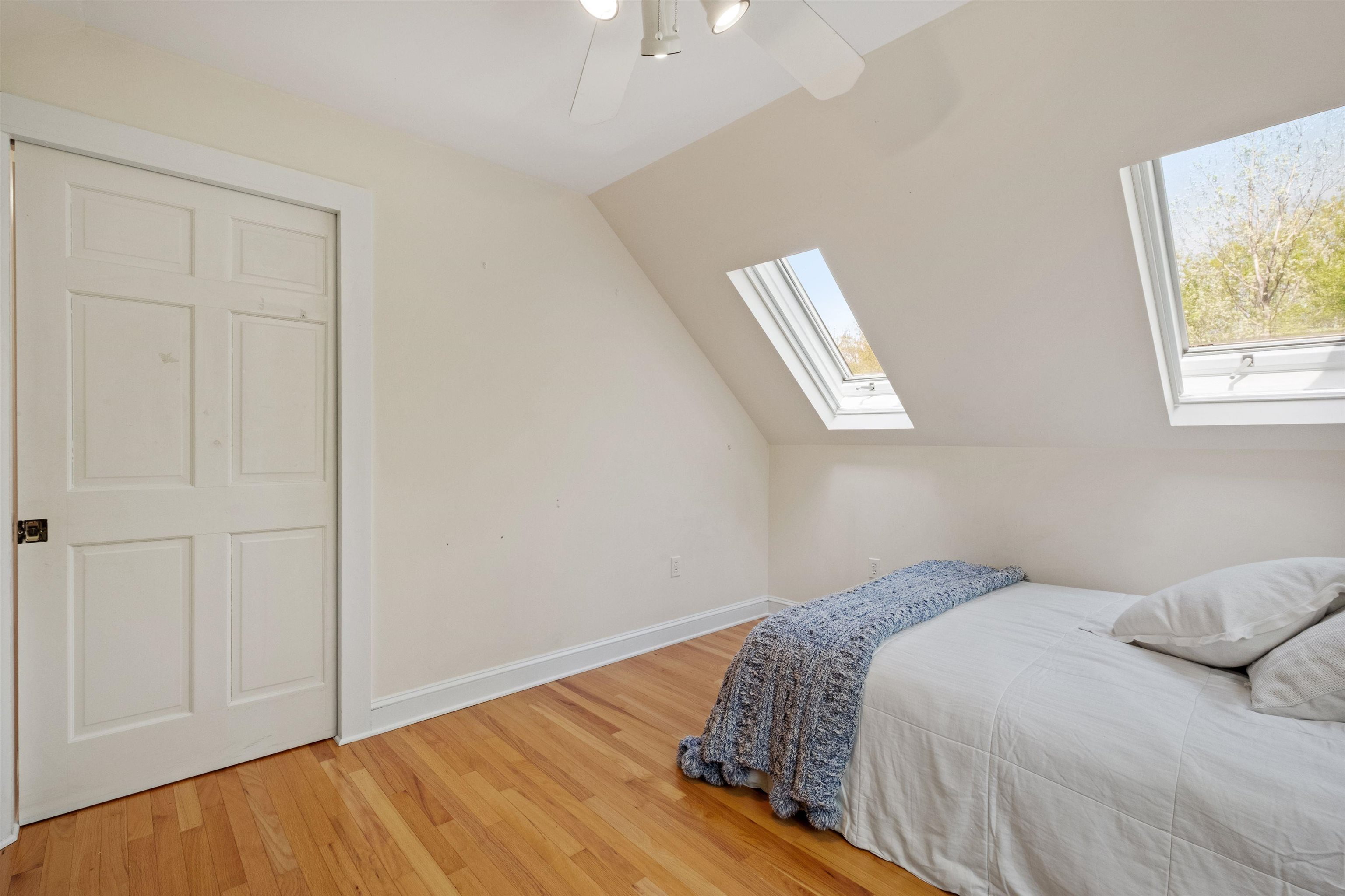 211 Hedgerose Lane