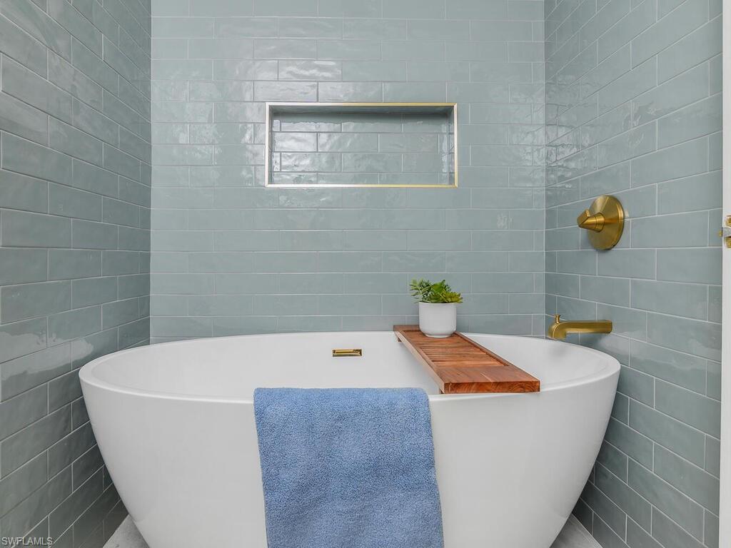 5311 Hickory Wood DR, NAPLES