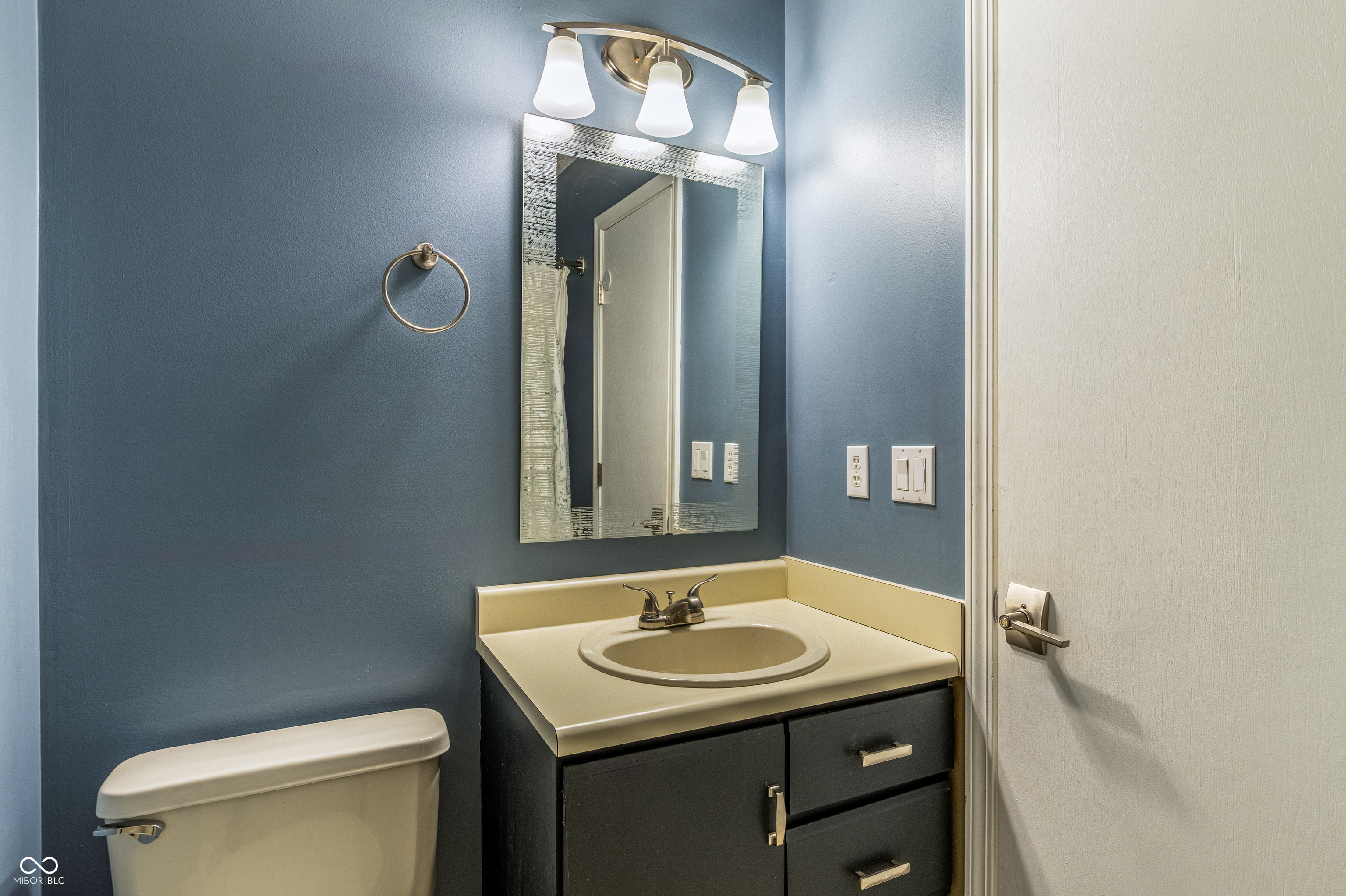 7775 Hollow Ridge Circle