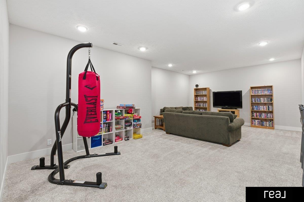 18765 Spaulding Street