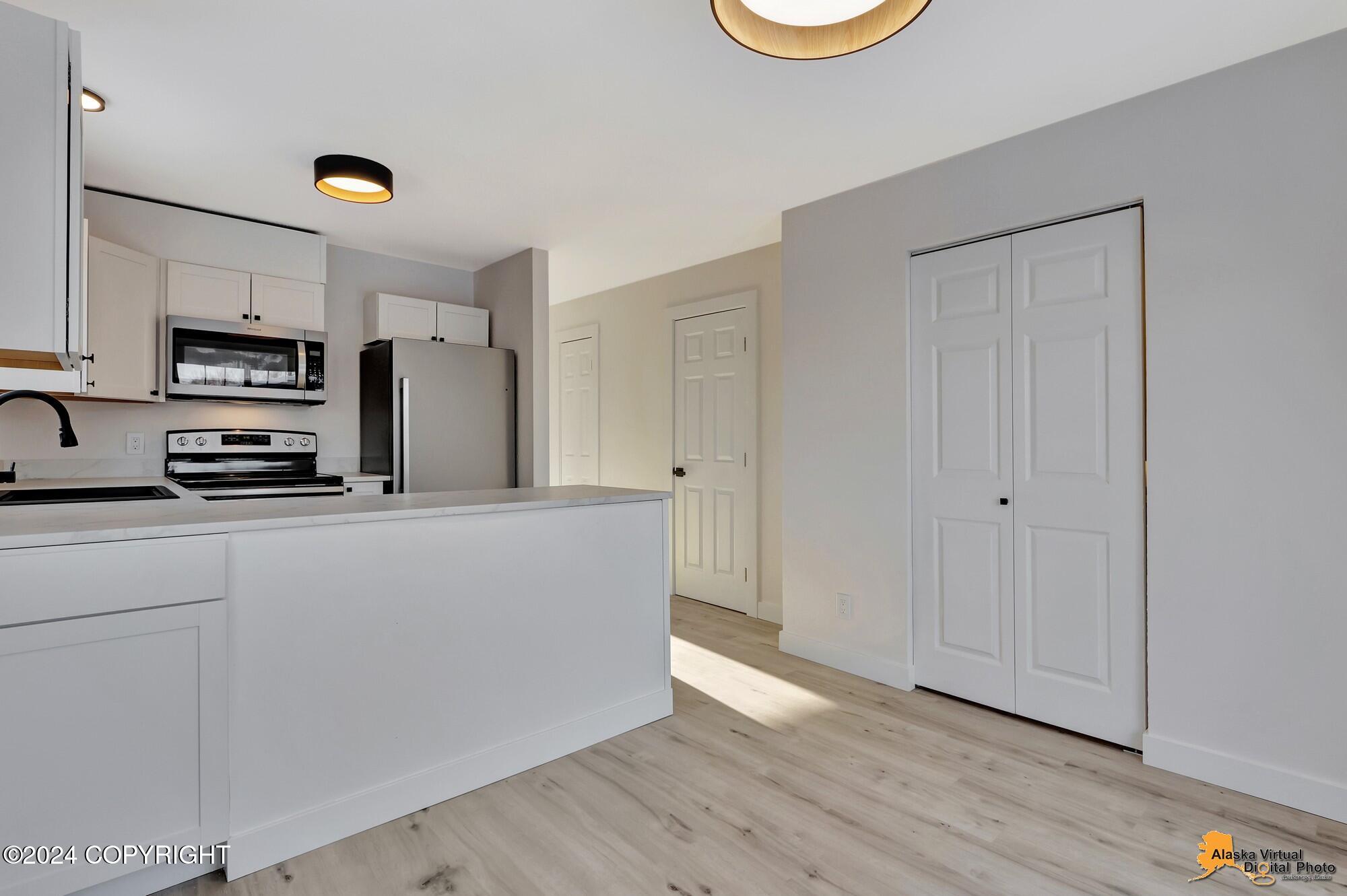 7608 Snow View Drive