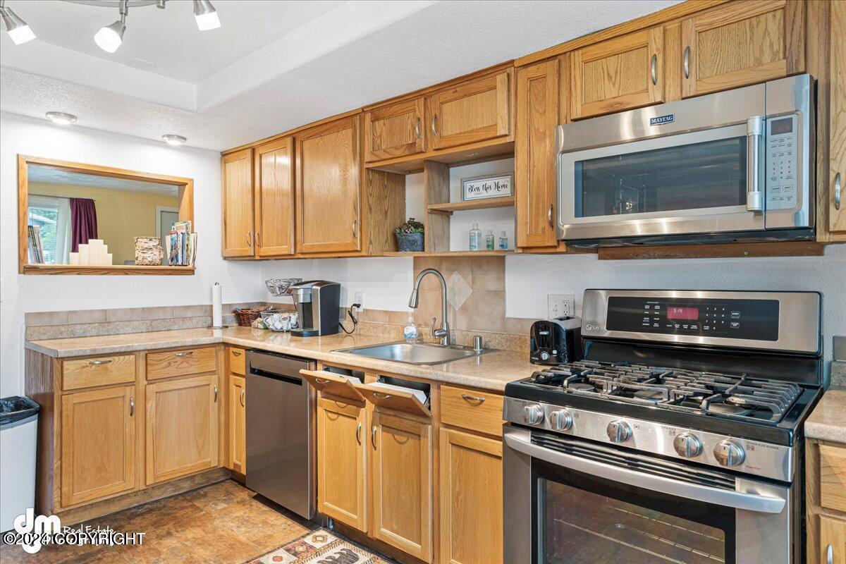2703 Klamath Drive