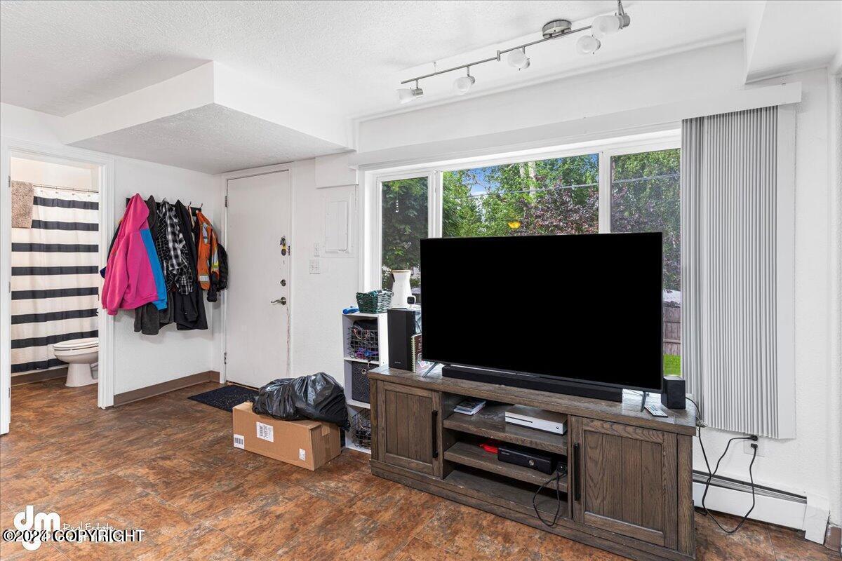 2703 Klamath Drive