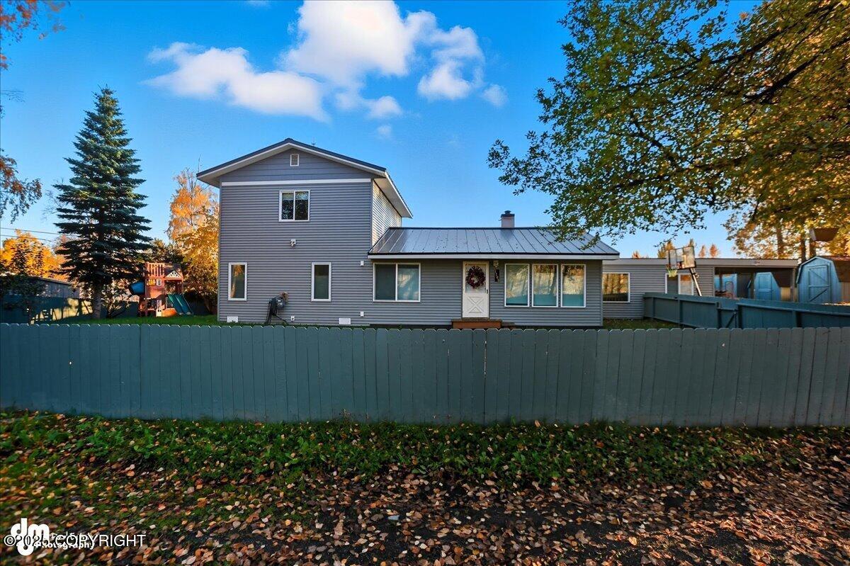 1106 W 54th Avenue