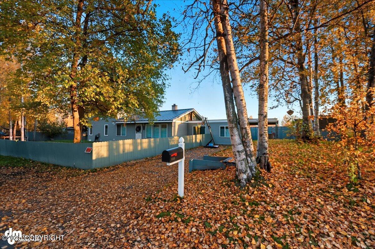 1106 W 54th Avenue