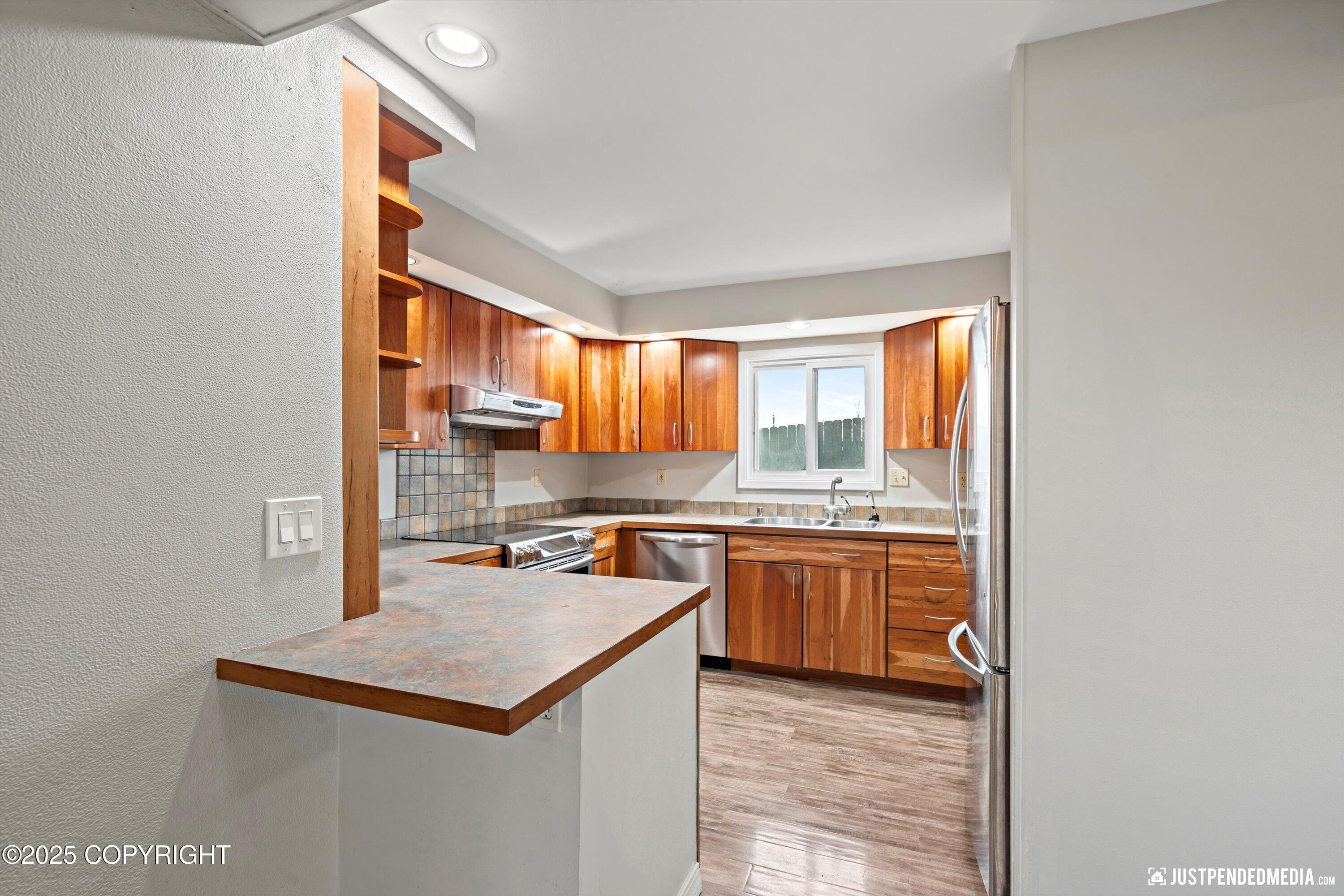 1106 W 54th Avenue
