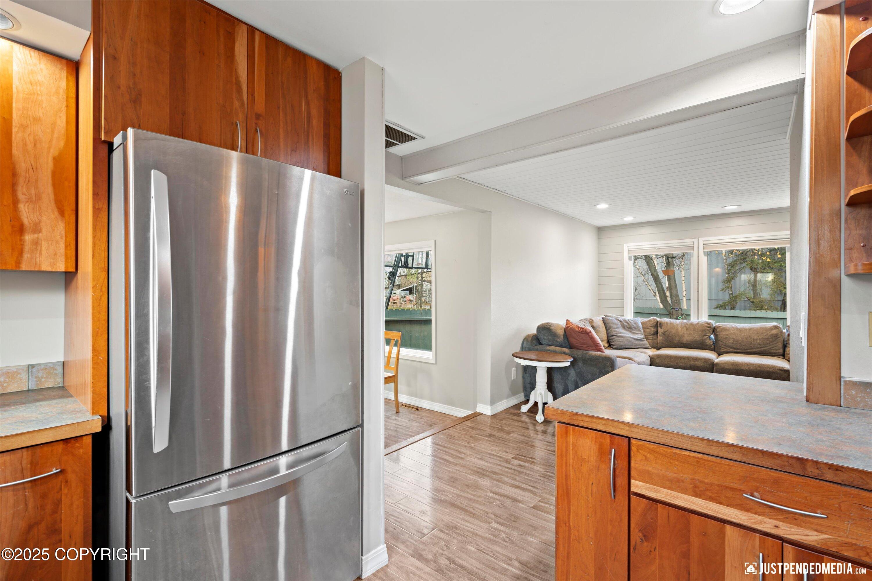 1106 W 54th Avenue