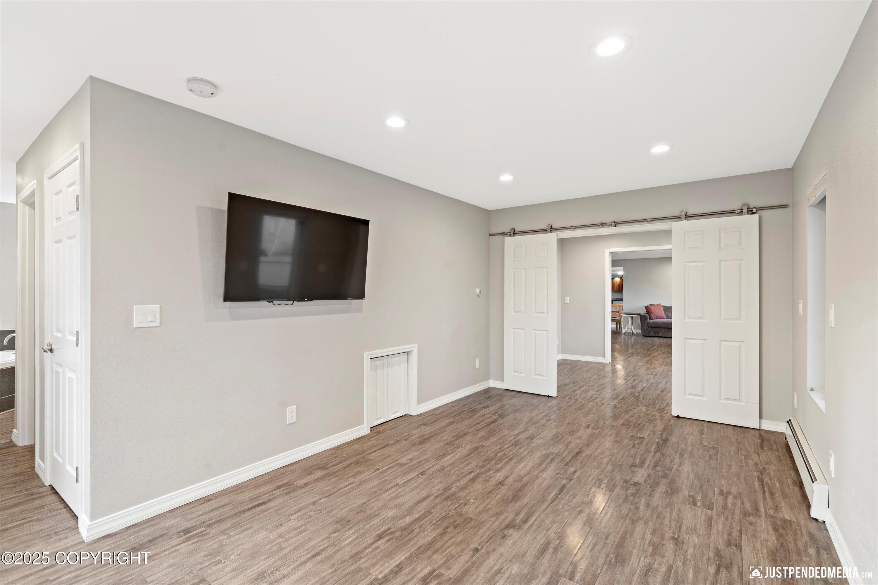 1106 W 54th Avenue