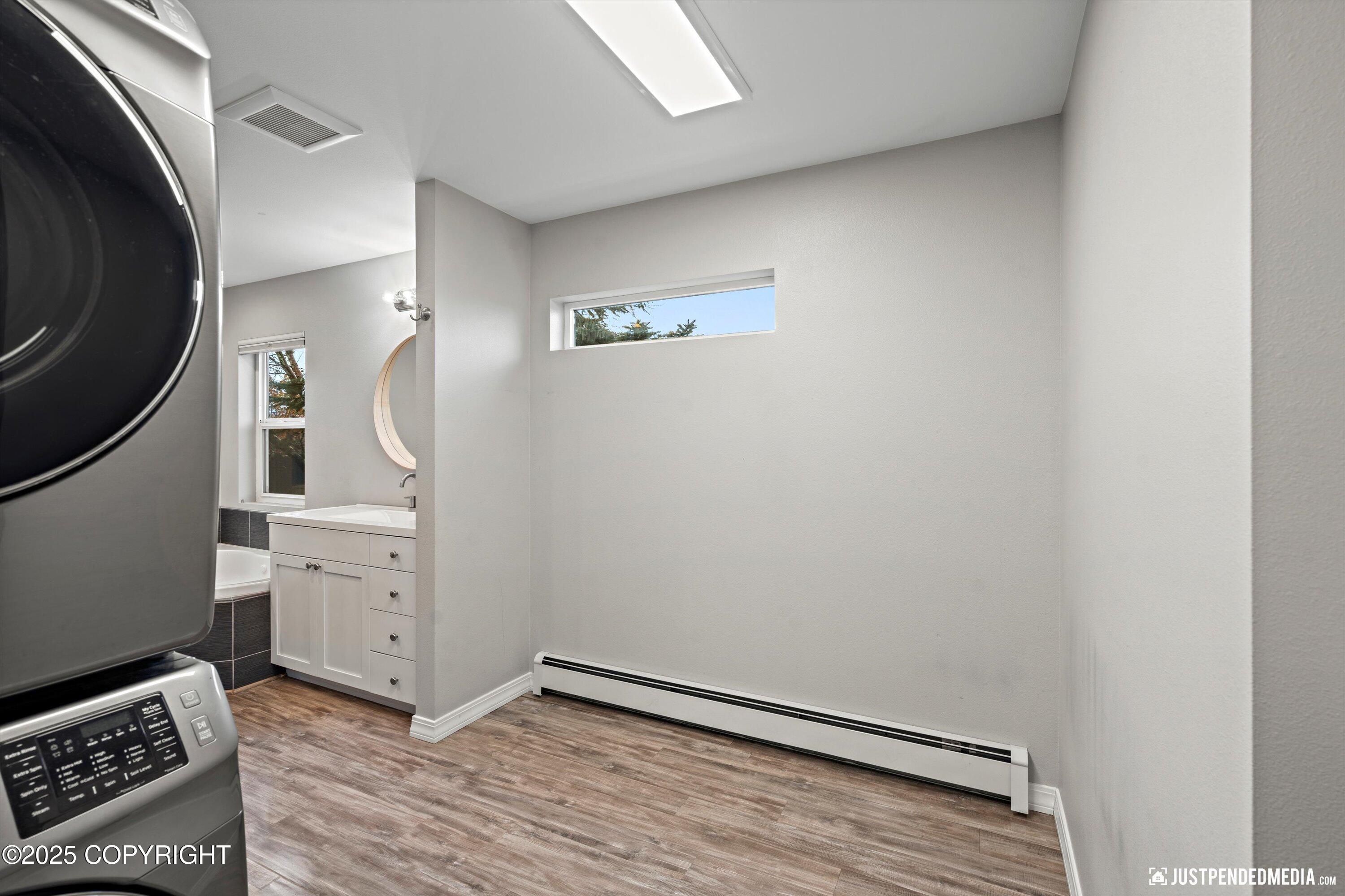 1106 W 54th Avenue