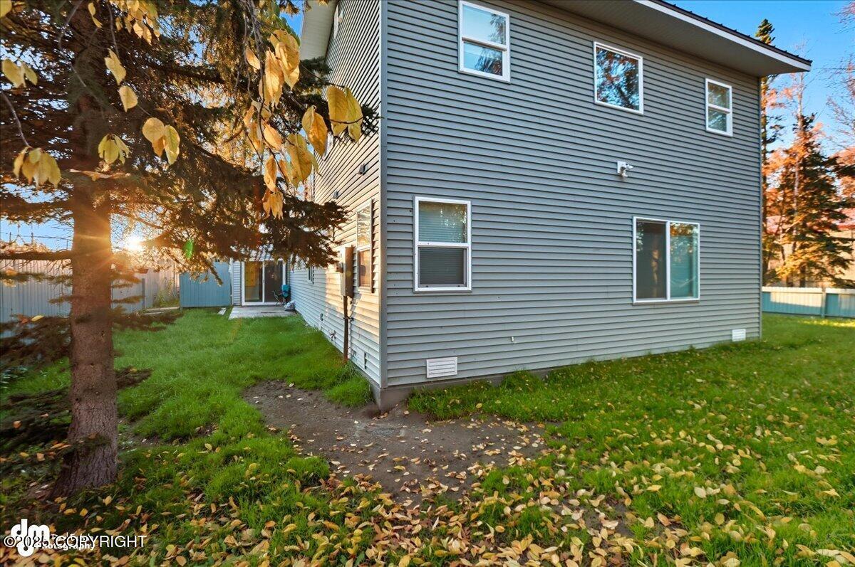 1106 W 54th Avenue