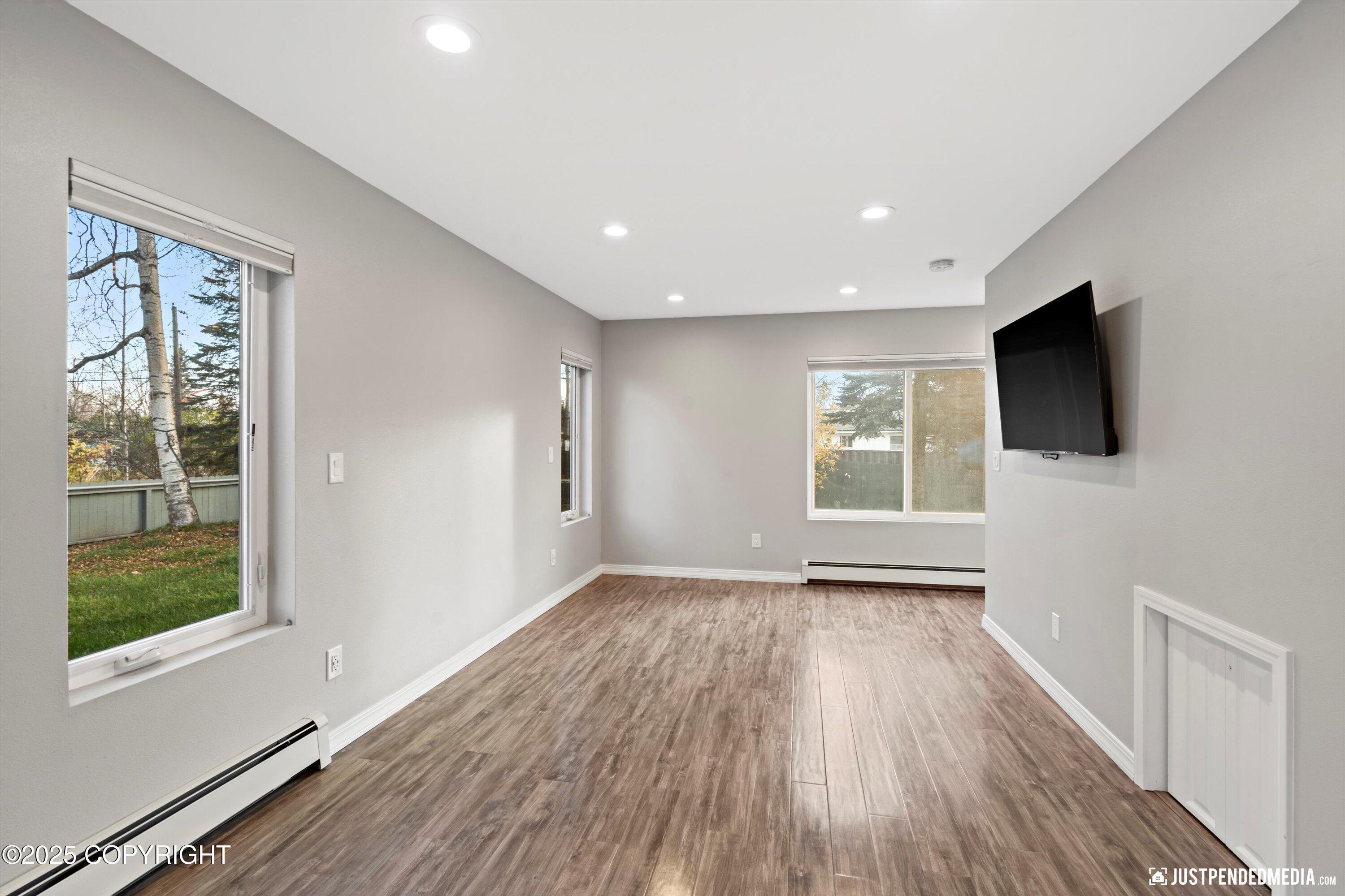 1106 W 54th Avenue