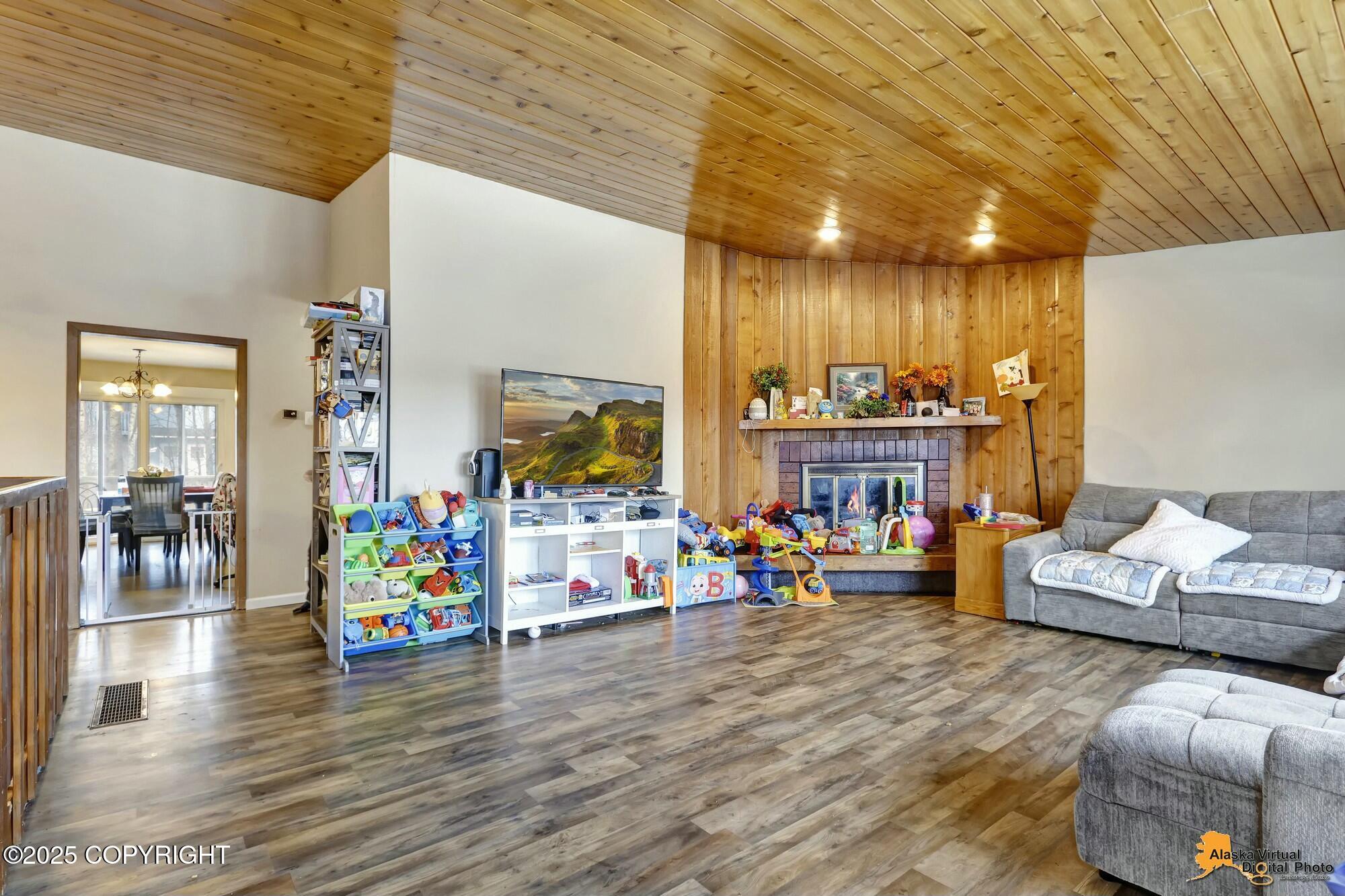 2521 Curlew Circle