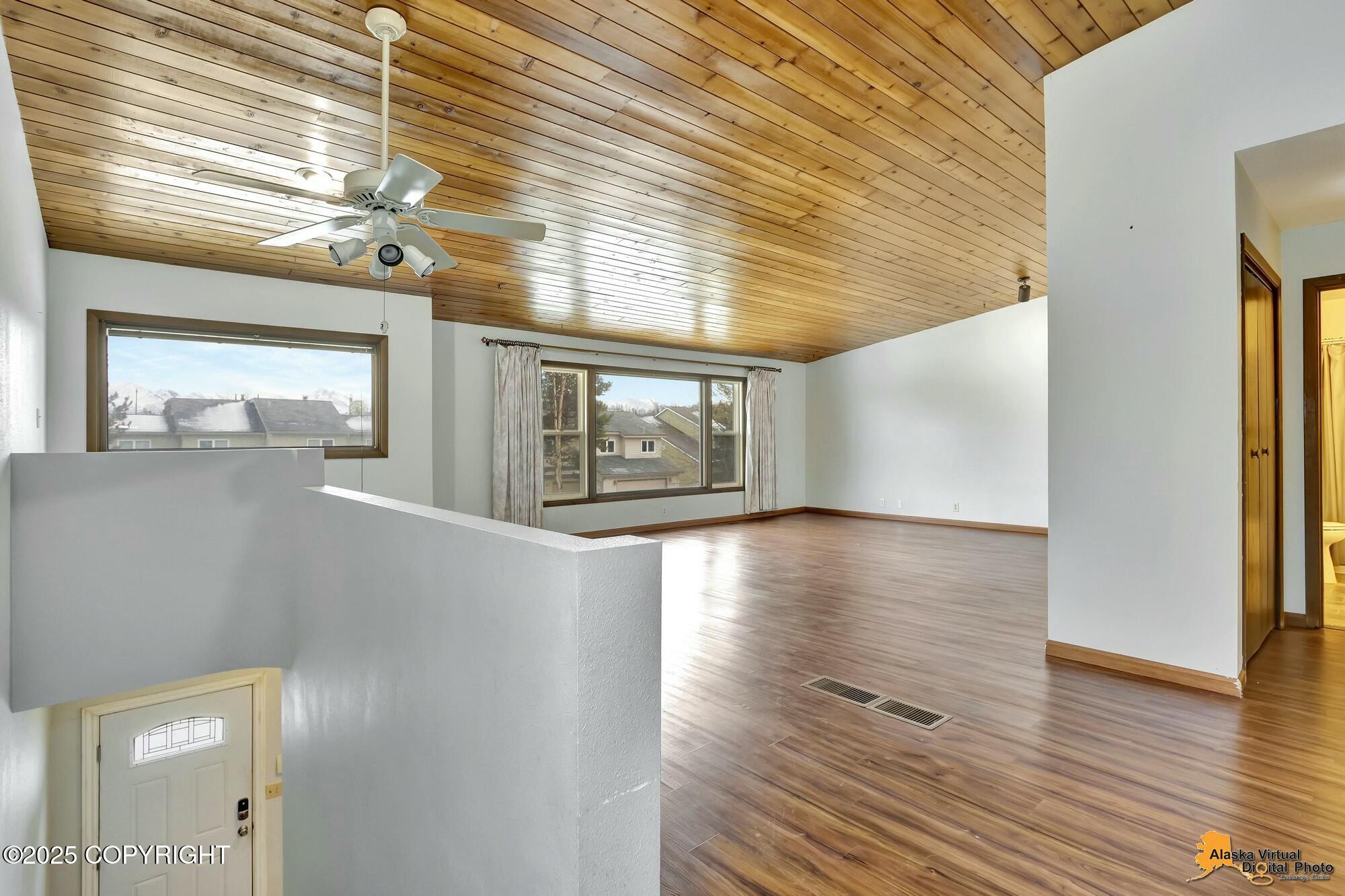 2521 Curlew Circle