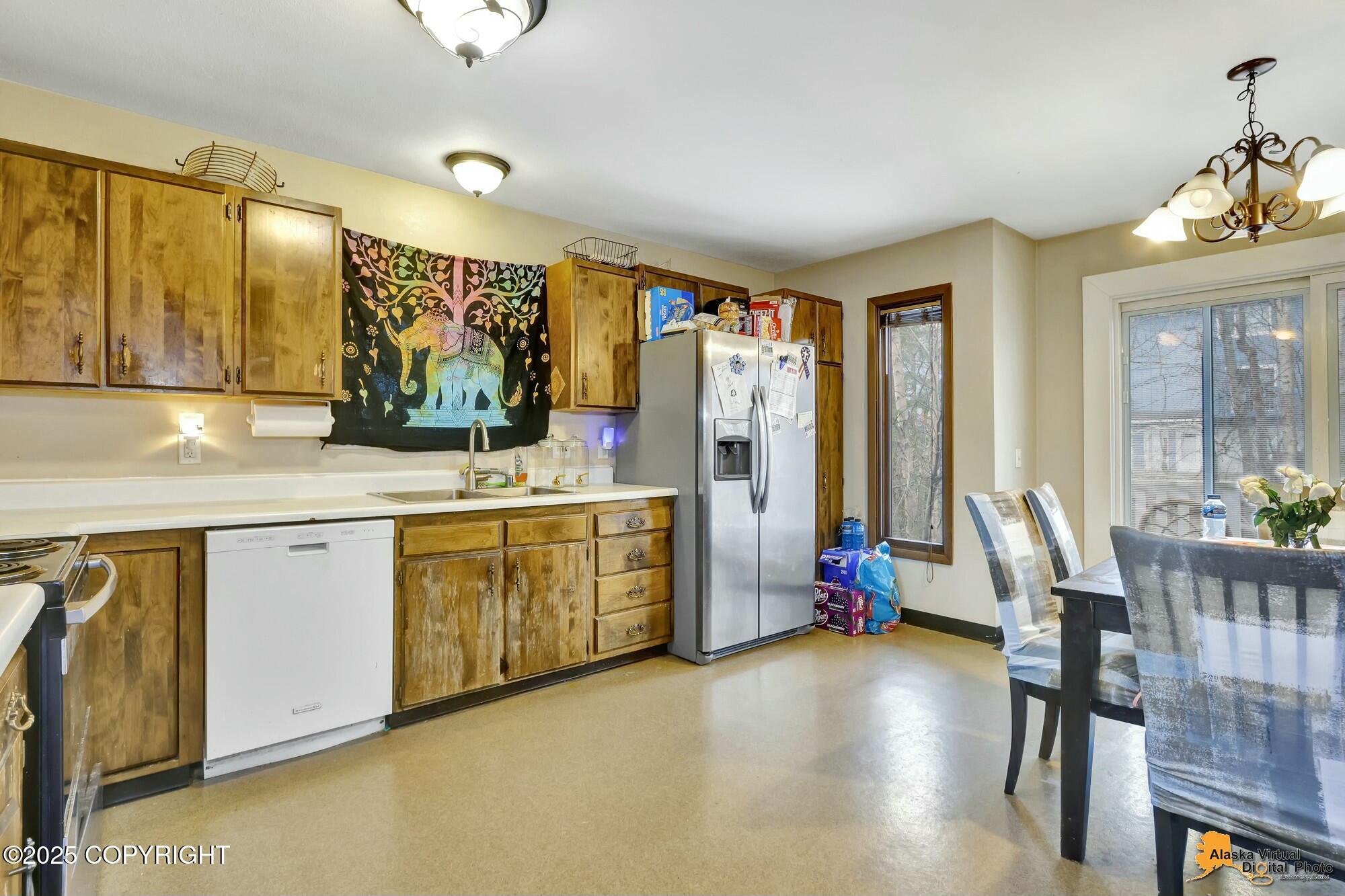 2521 Curlew Circle