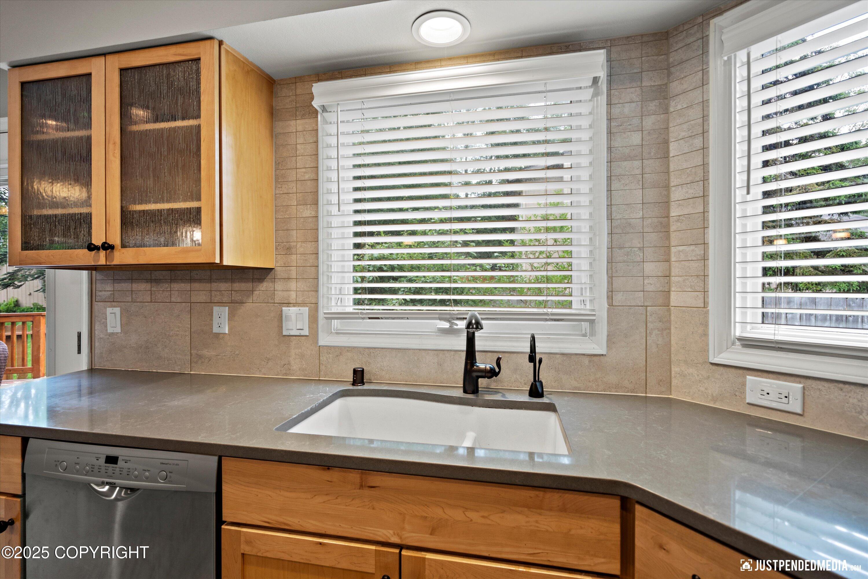 3671 Spinnaker Drive