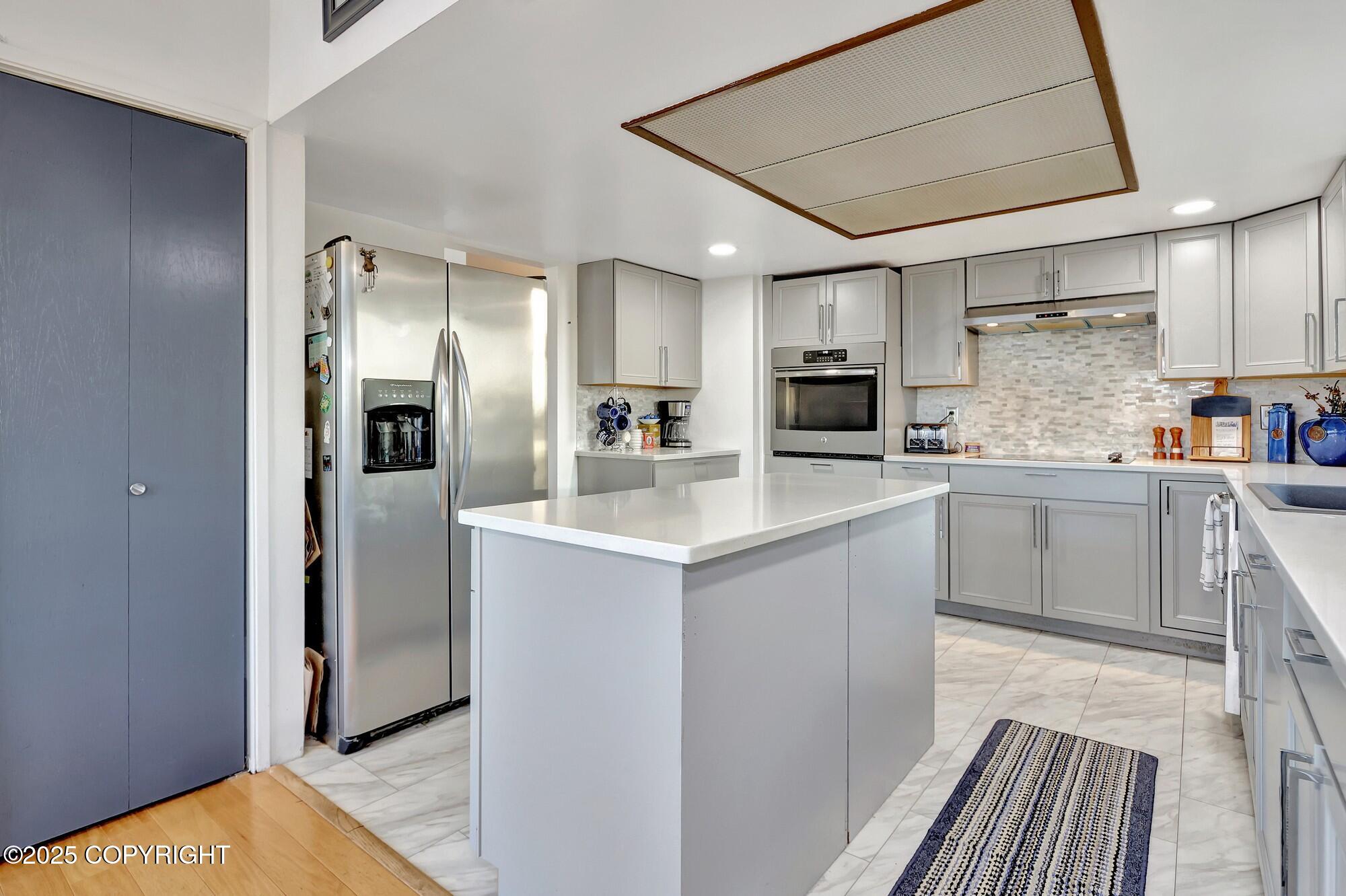 6750 Round Tree Drive