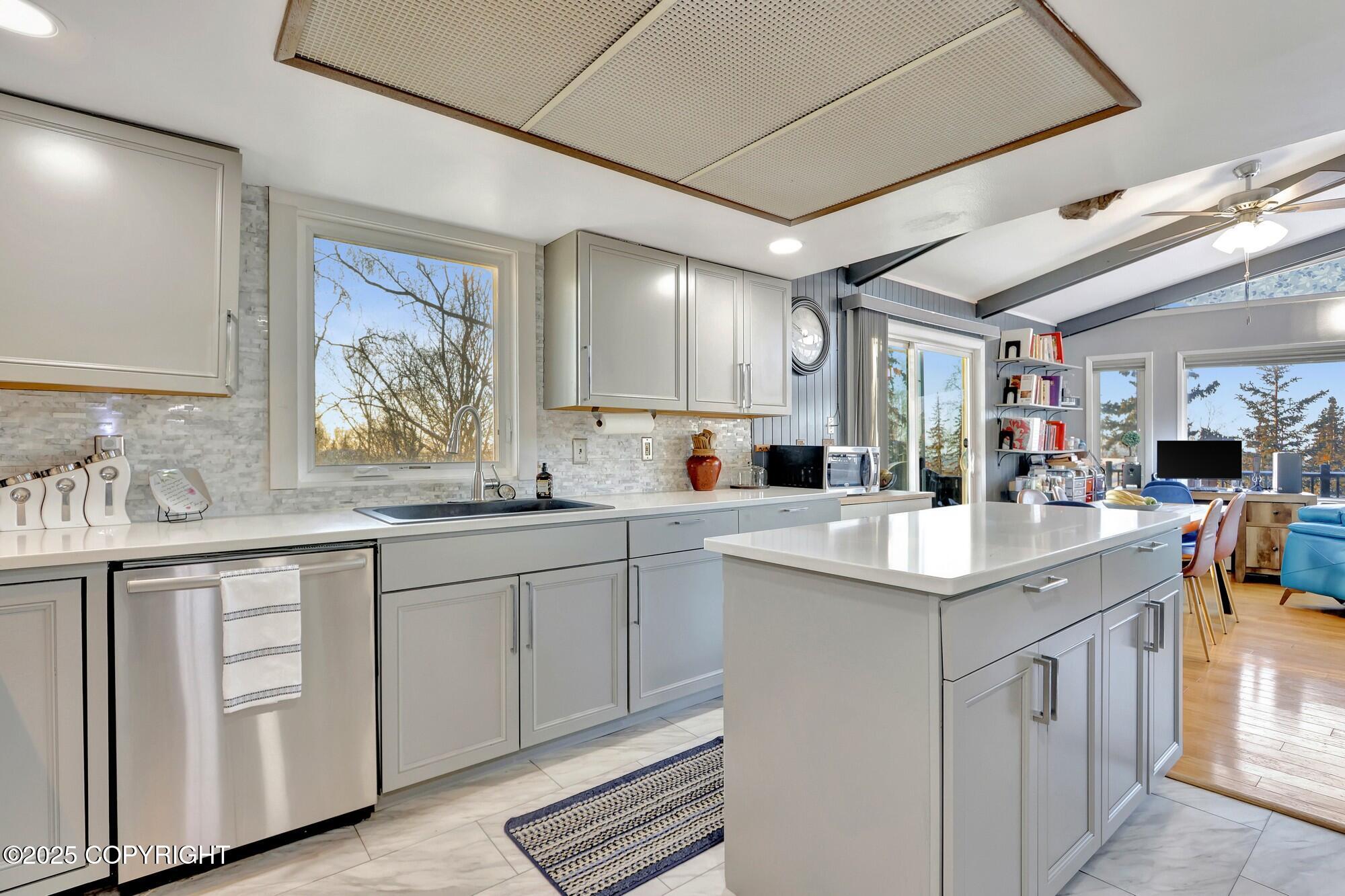 6750 Round Tree Drive