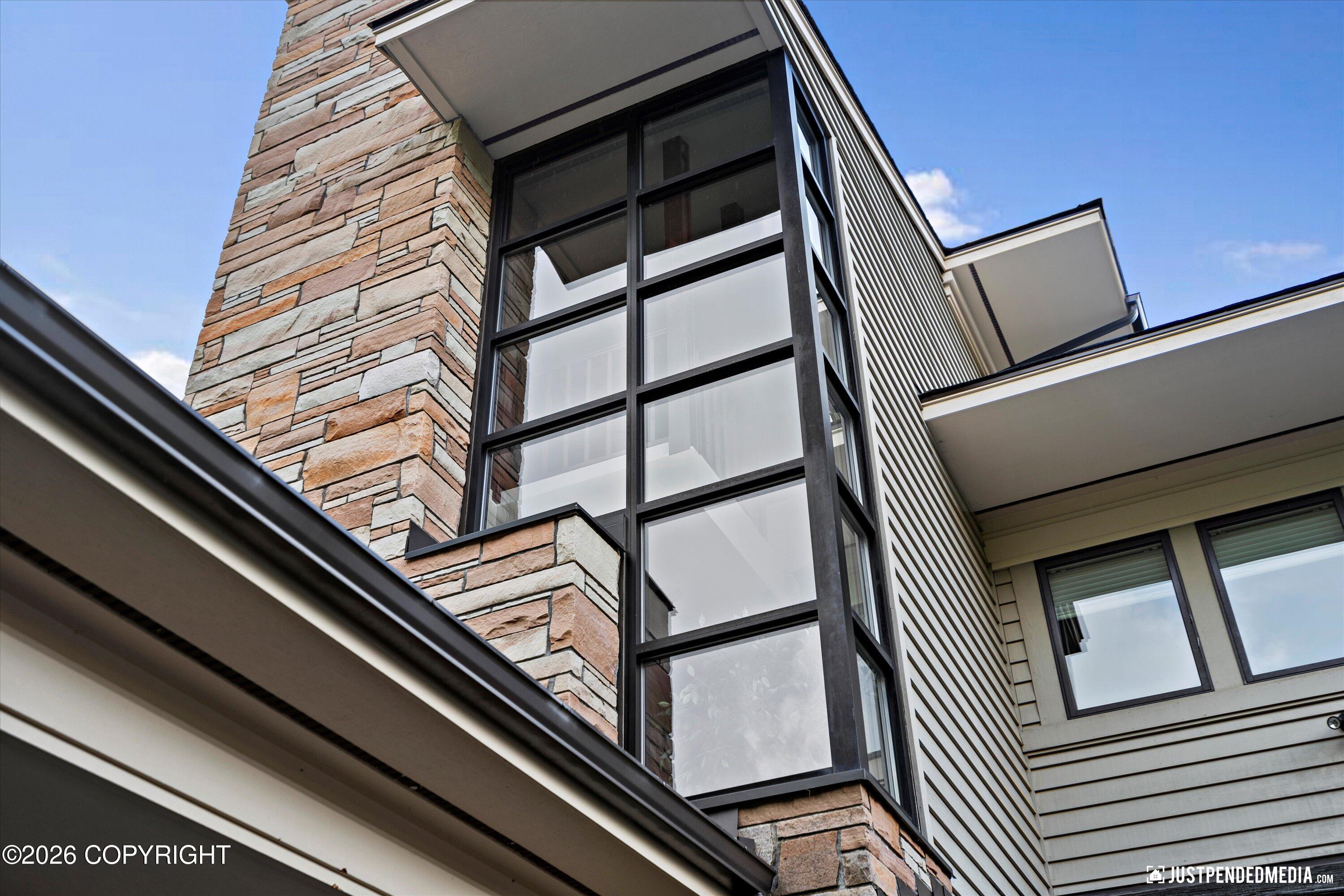 9900 Hillhaven Circle