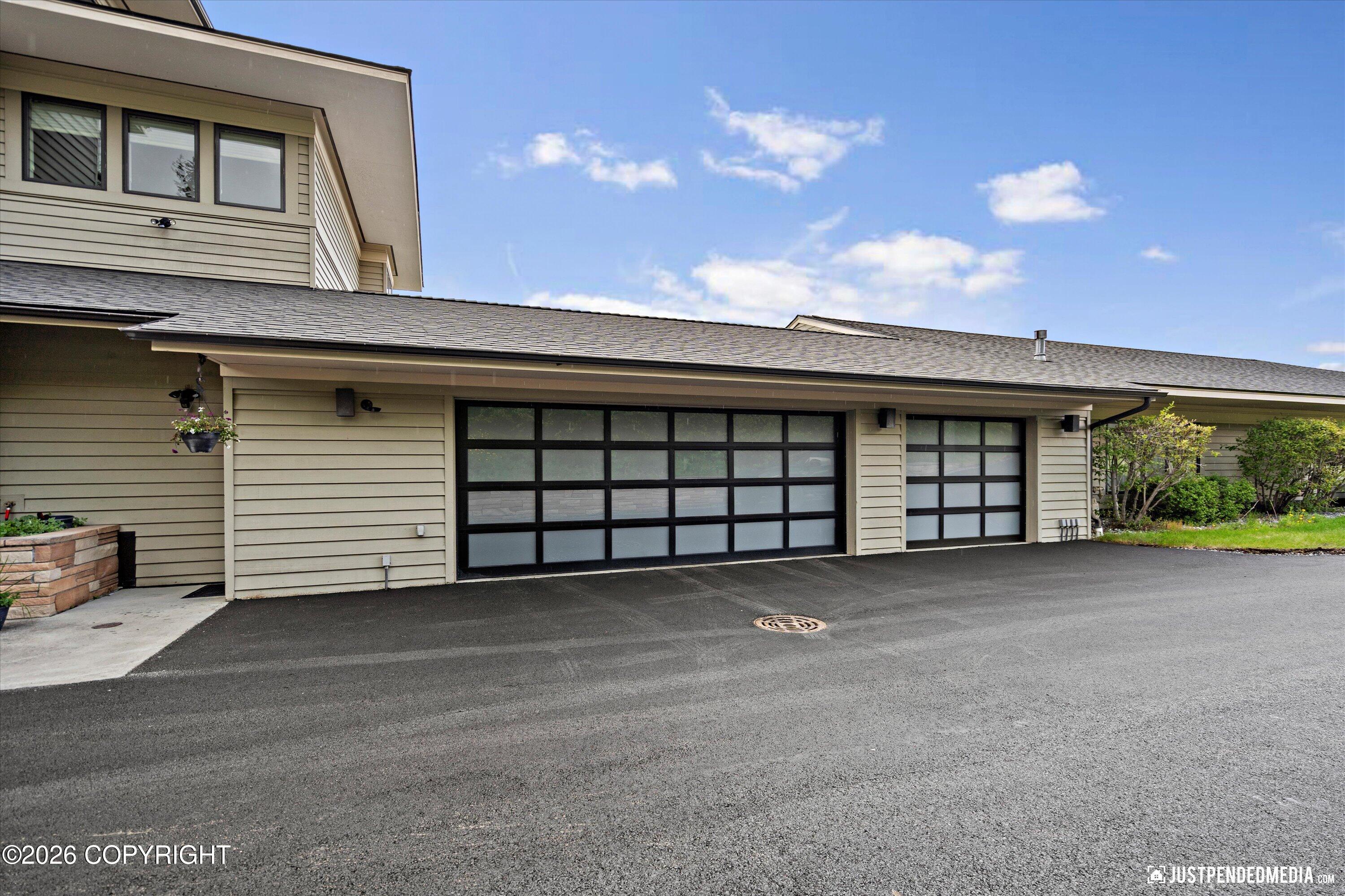 9900 Hillhaven Circle