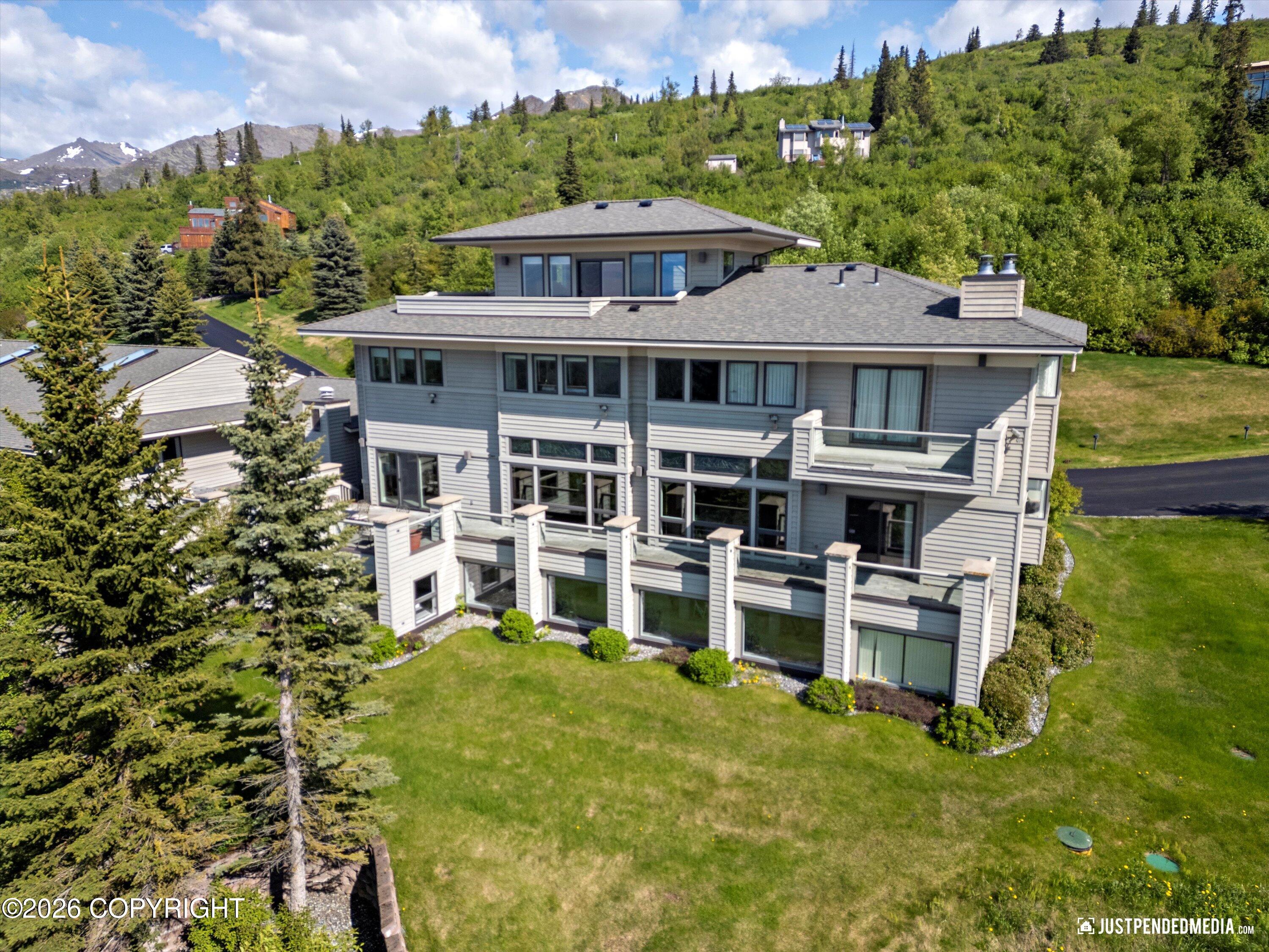 9900 Hillhaven Circle