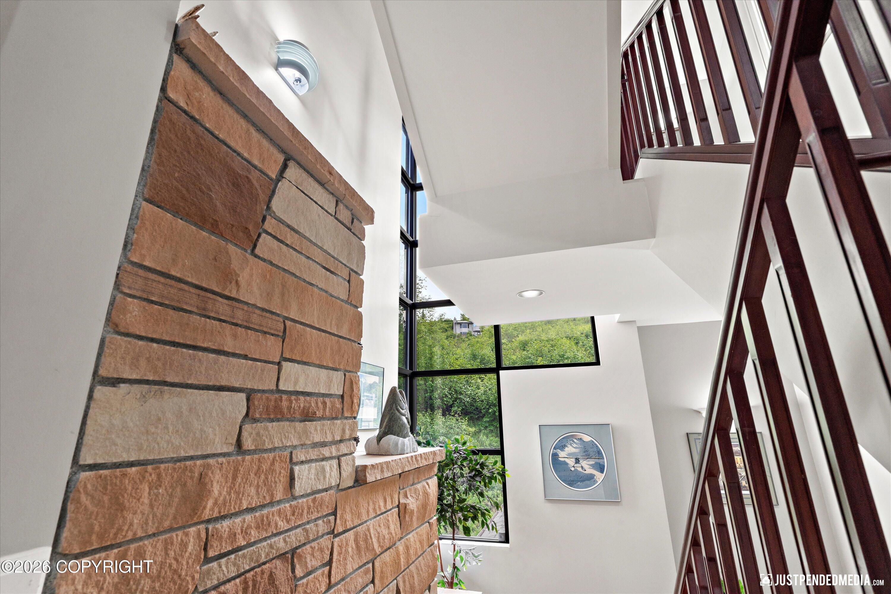 9900 Hillhaven Circle