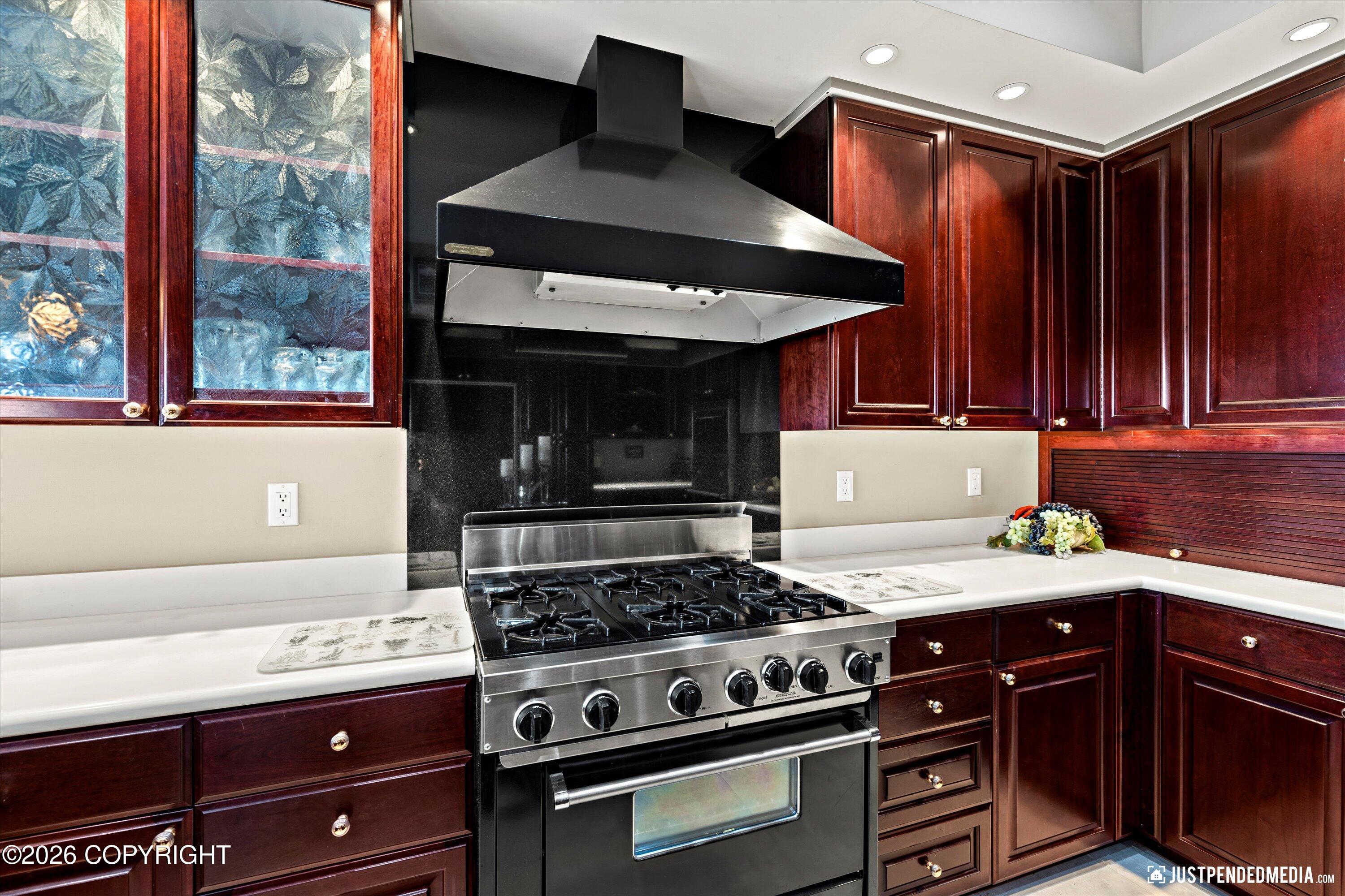 9900 Hillhaven Circle