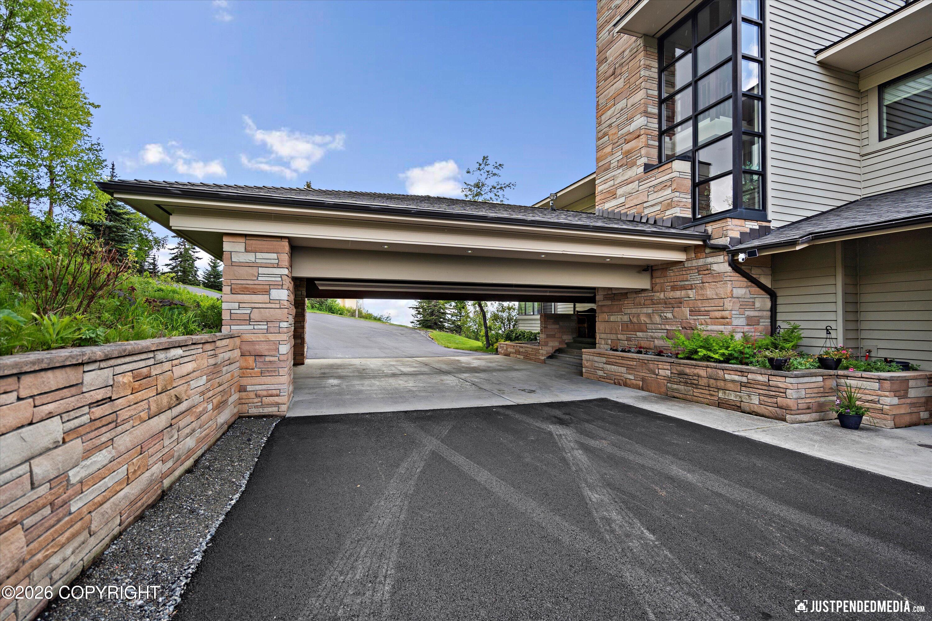 9900 Hillhaven Circle