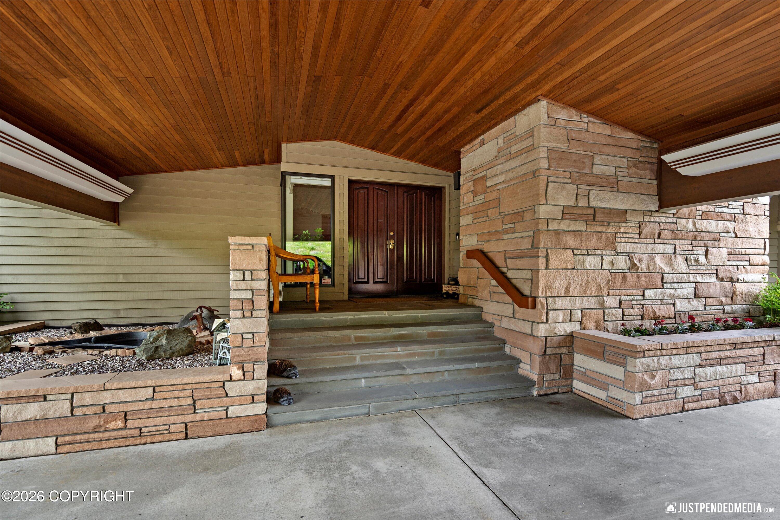 9900 Hillhaven Circle