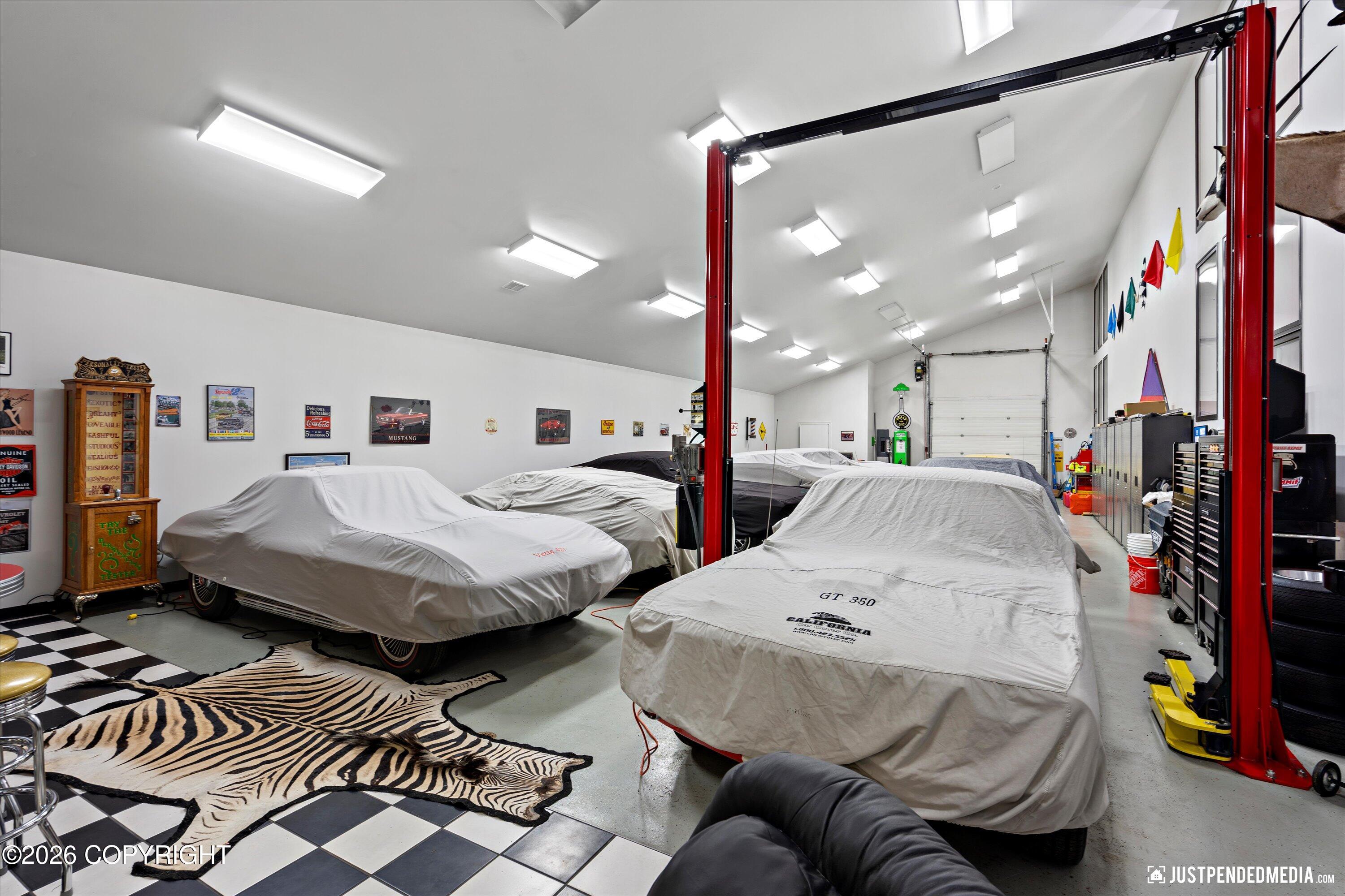 9900 Hillhaven Circle